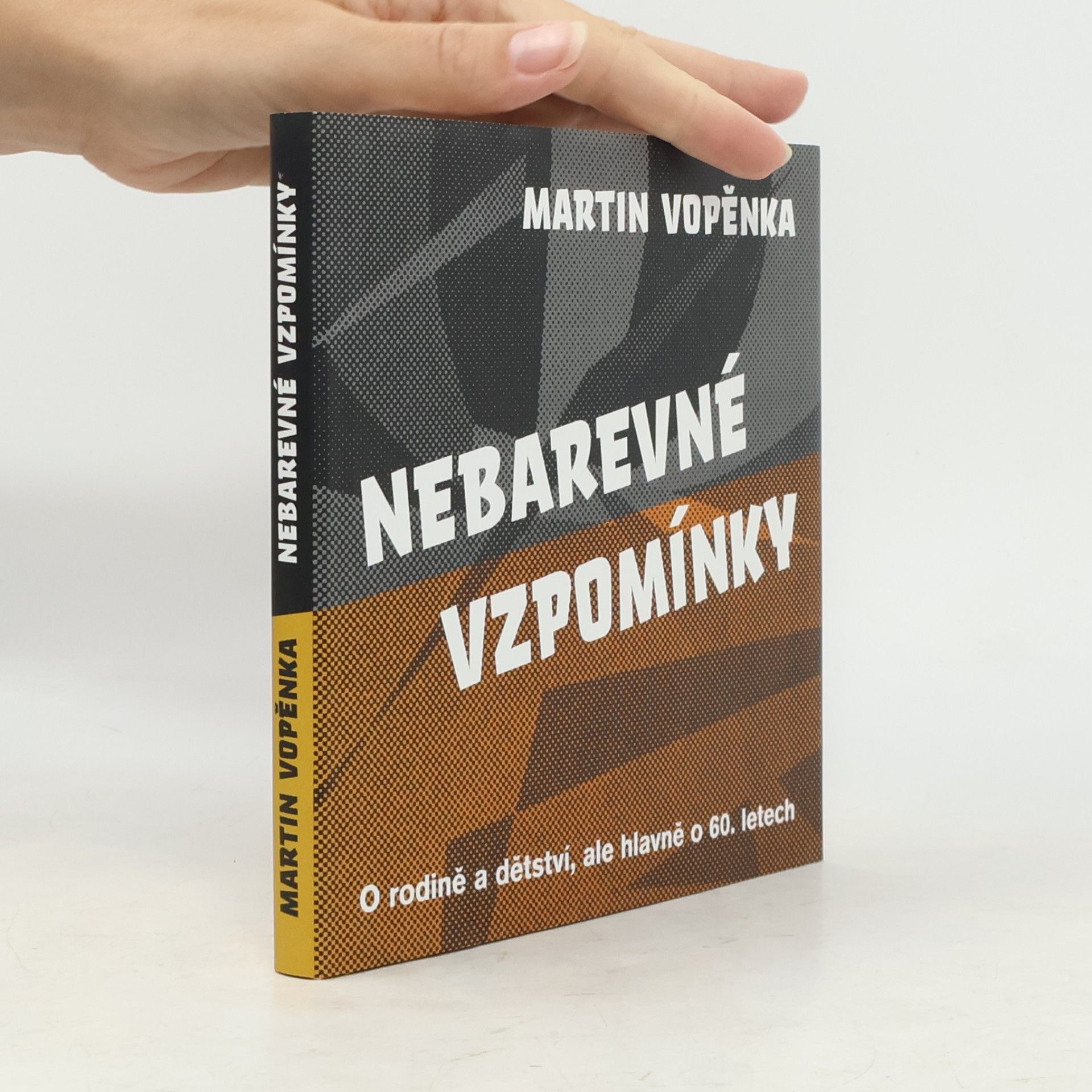 Nebarevné vzpomínky: O rodině a dětství, ale hlavně o 60. letech