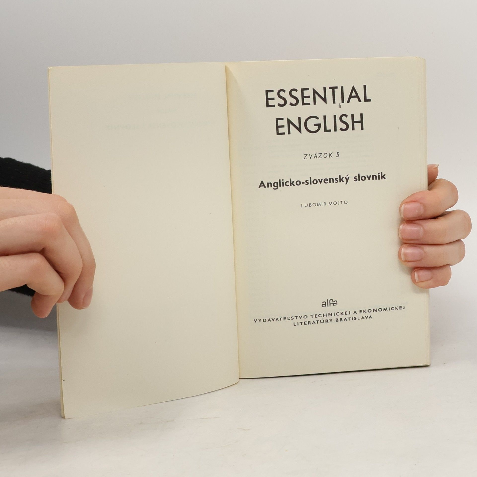 Ľ. Majto Essential English. Anglicko-slovenksý slovník