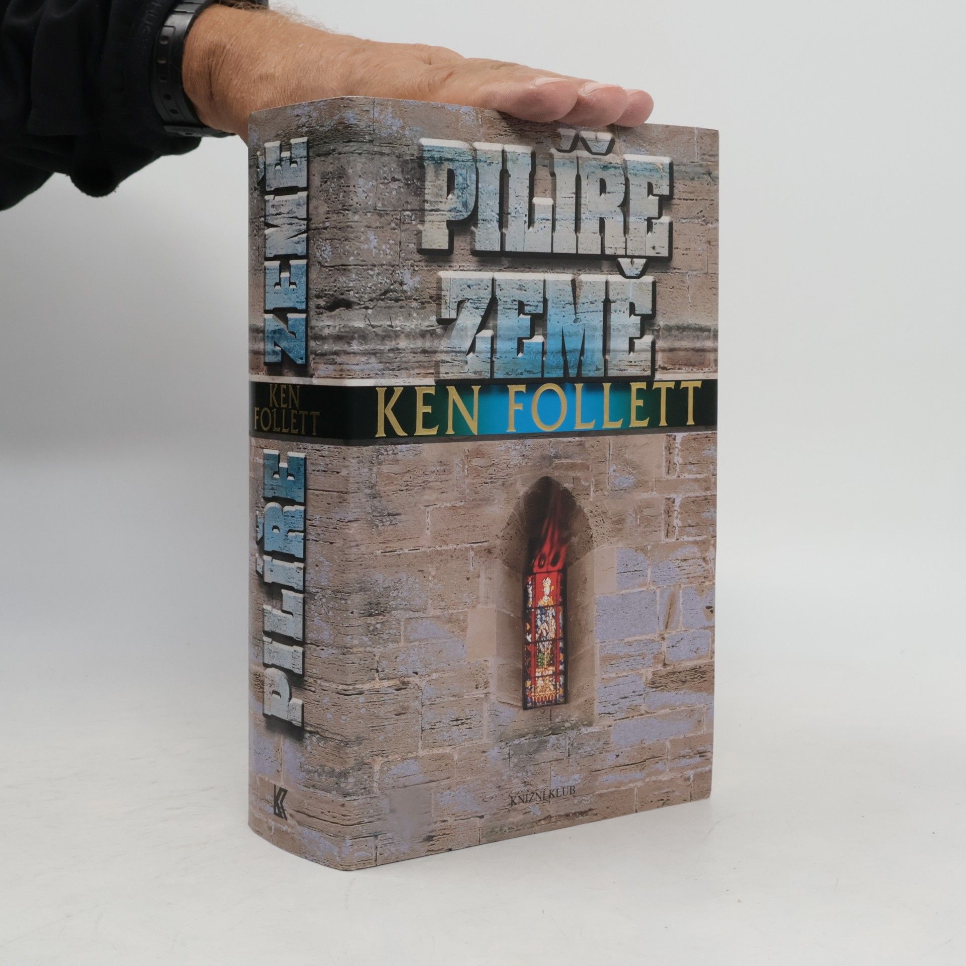 Ken Follett Pilíře země