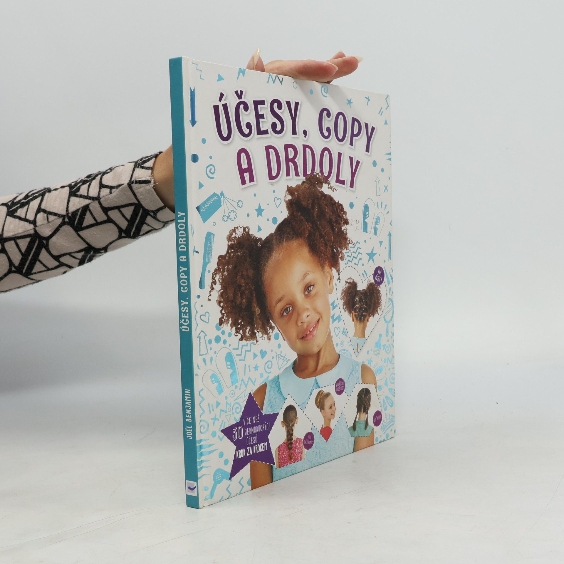 Účesy, copy a drdoly