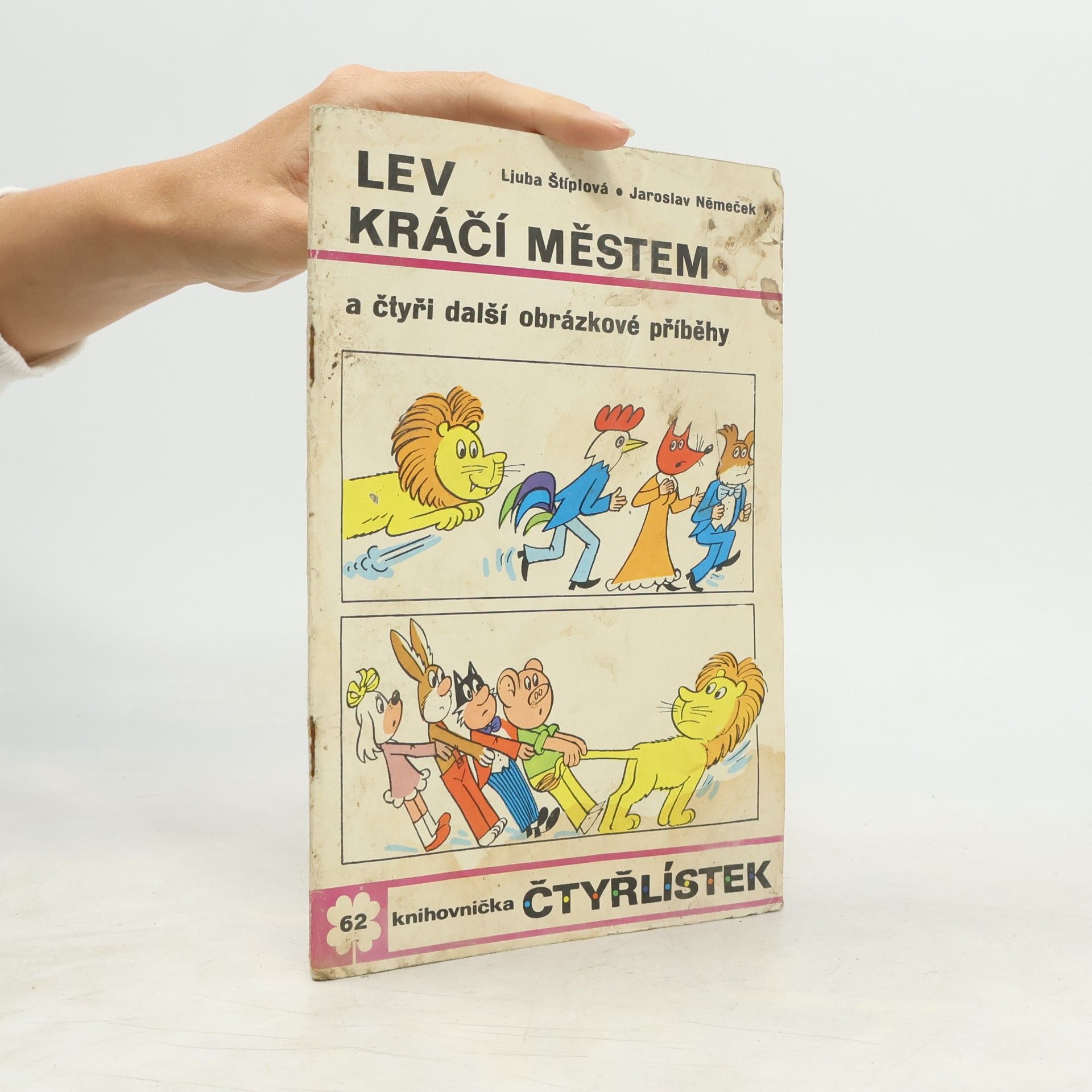 Ljuba Štíplová Čtyřlístek 62. Lev kráčí městem