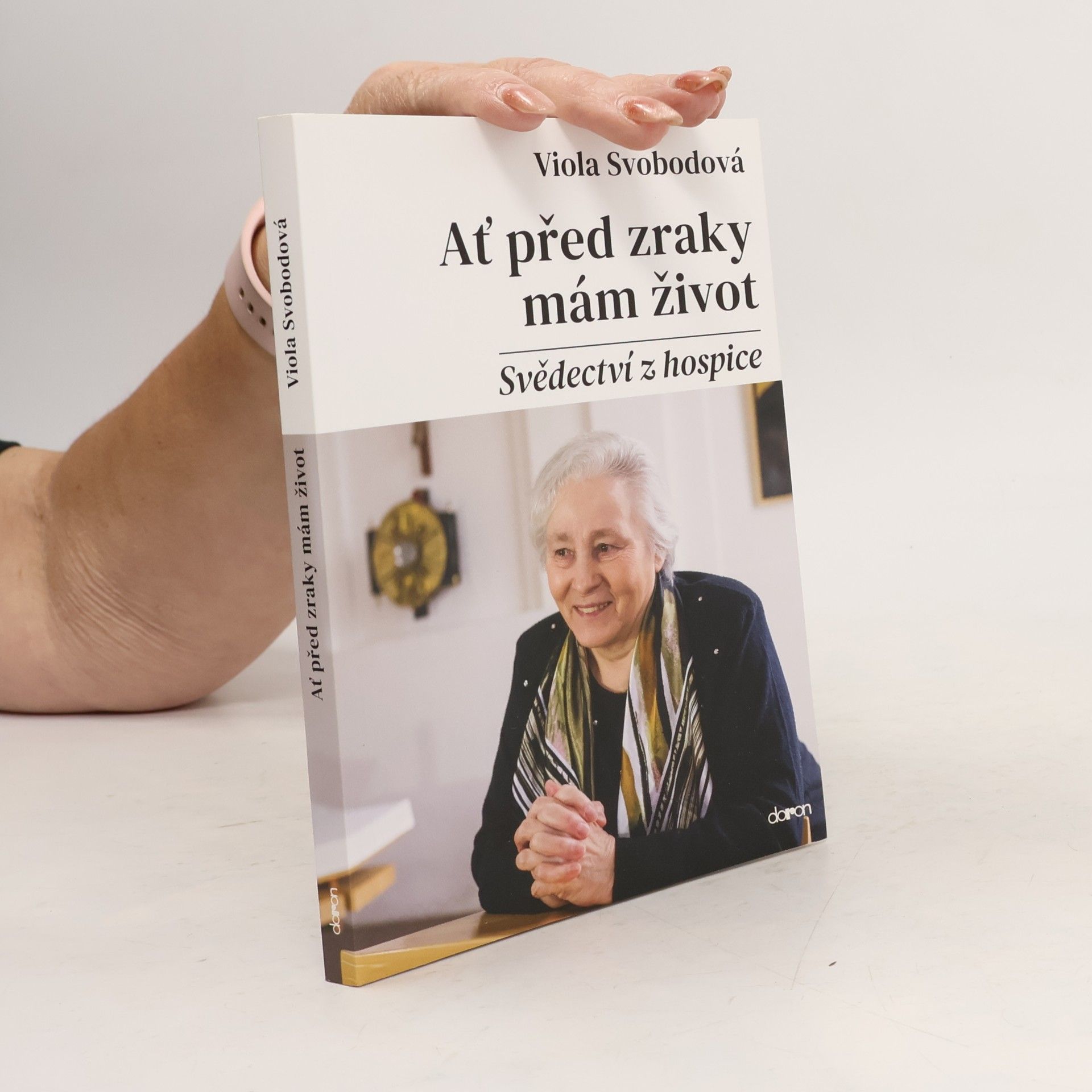 Viola Svobodová Ať před zraky mám život - Svědectví z hospice