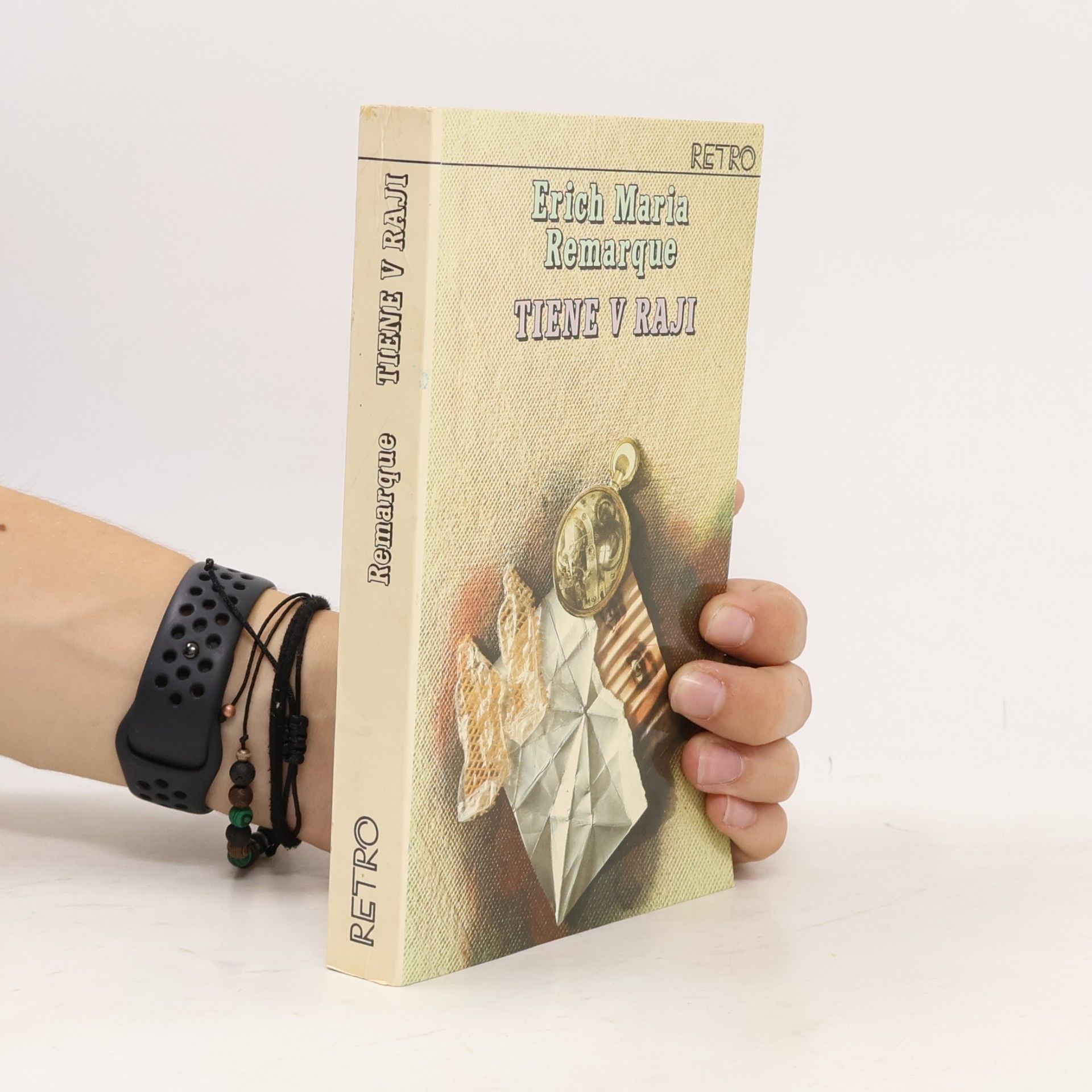 Erich Maria Remarque Tiene v raji