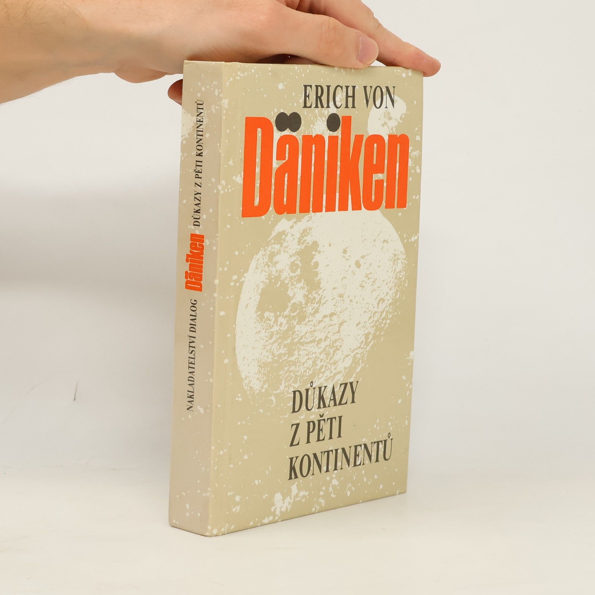 Erich von Däniken Důkazy z pěti kontinentů