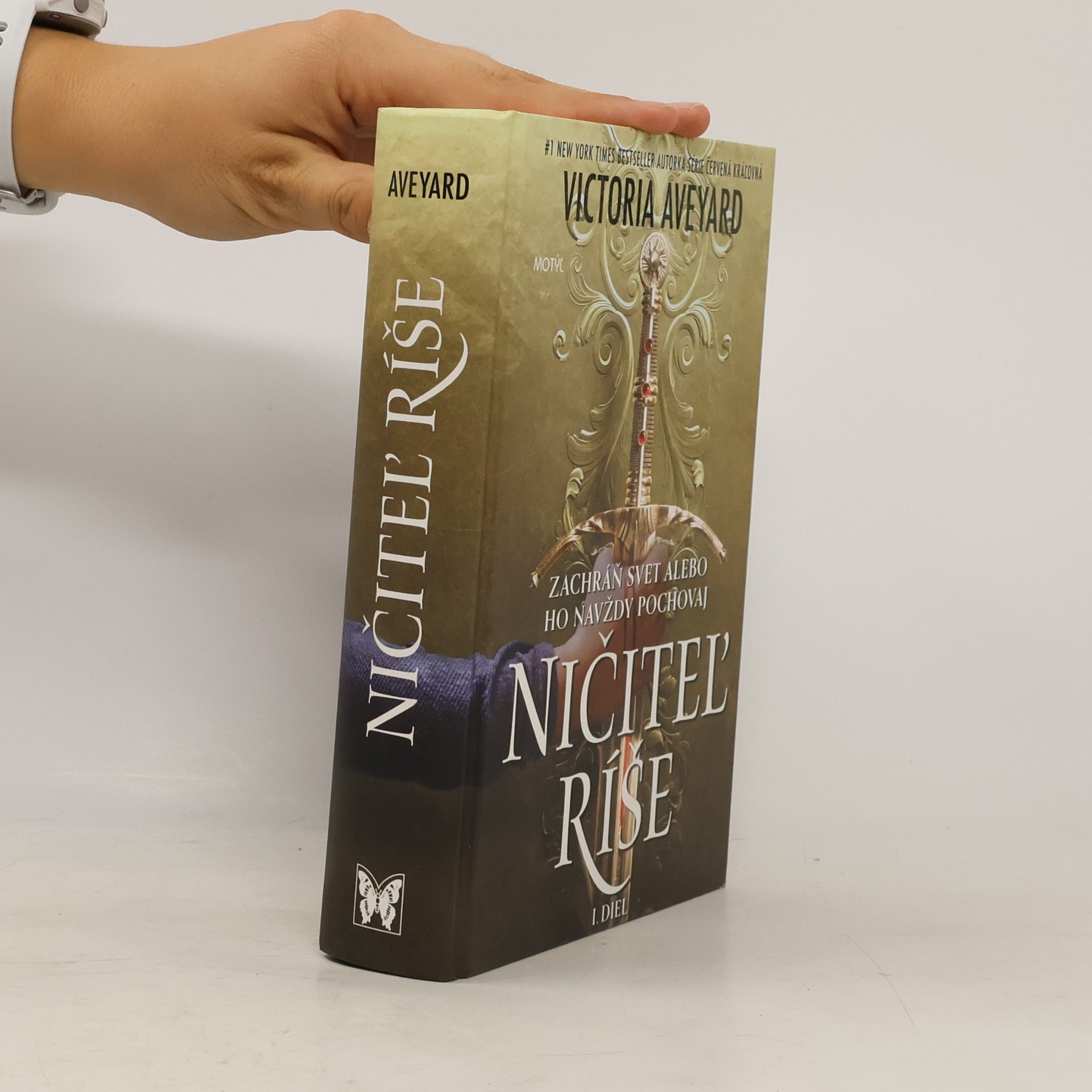 Victoria Aveyard Ničiteľ ríše
