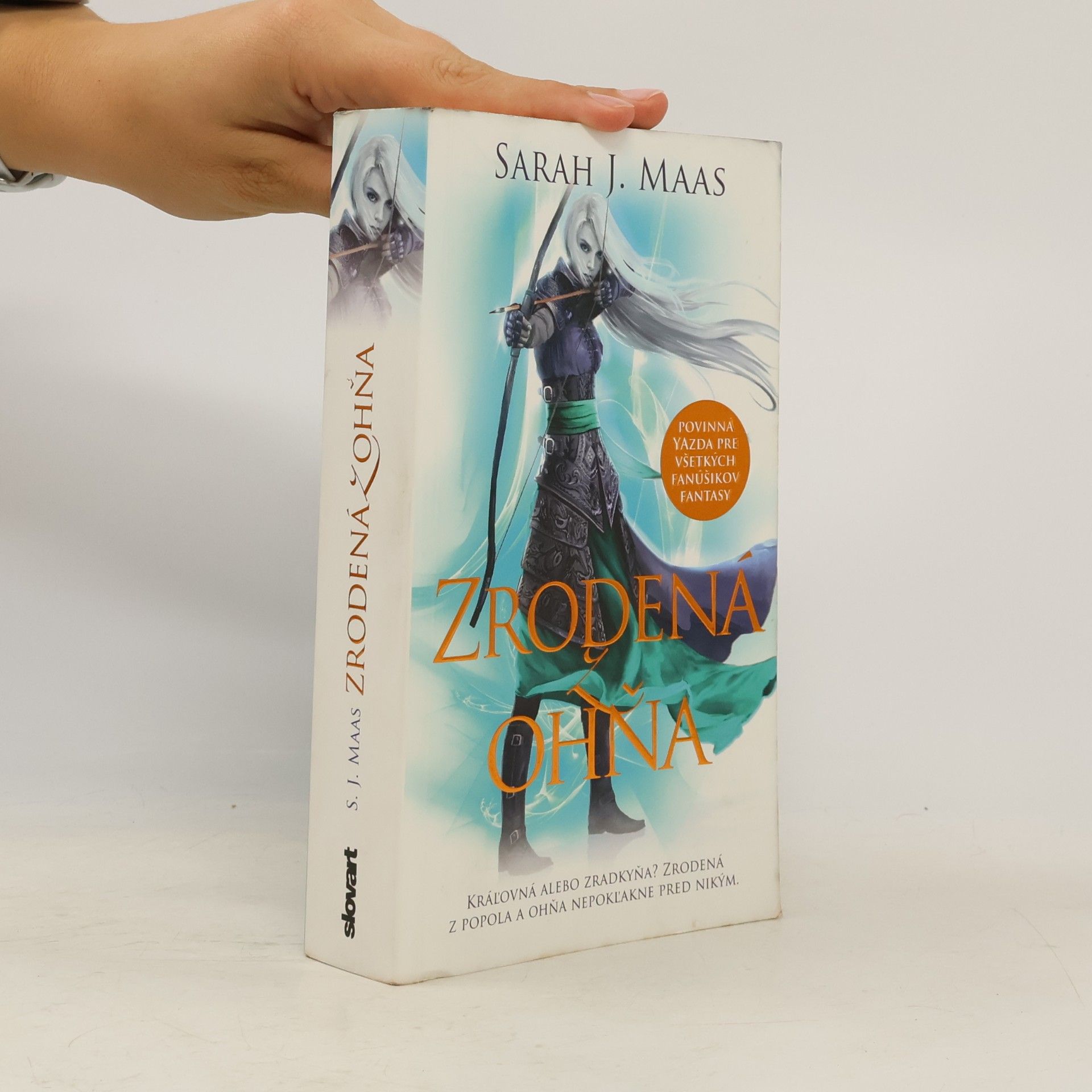 Sarah J. Maas Zrodená z ohňa