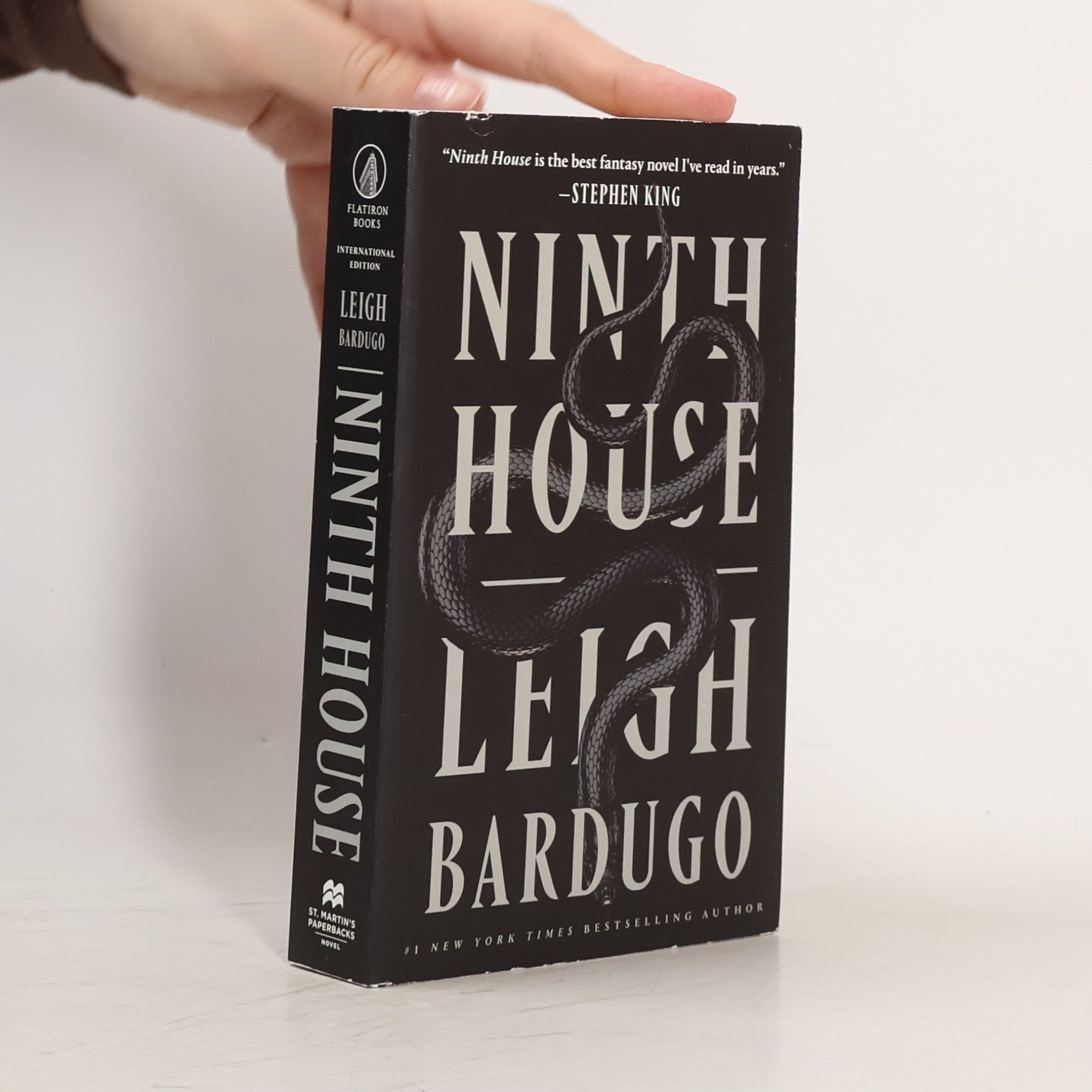 Leigh Bardugo Ninth House