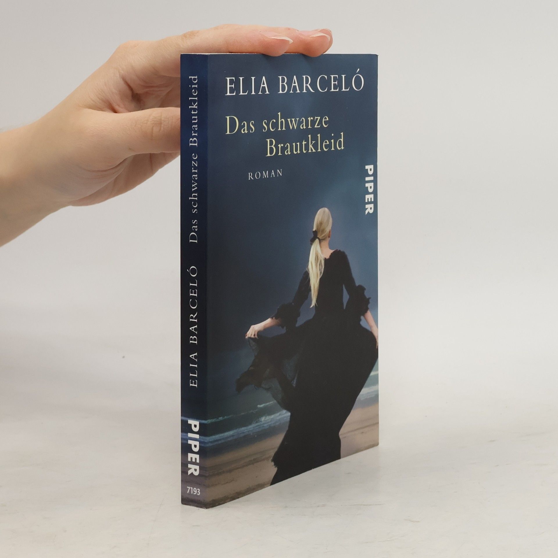 Elia Barceló Das schwarze Brautkleid