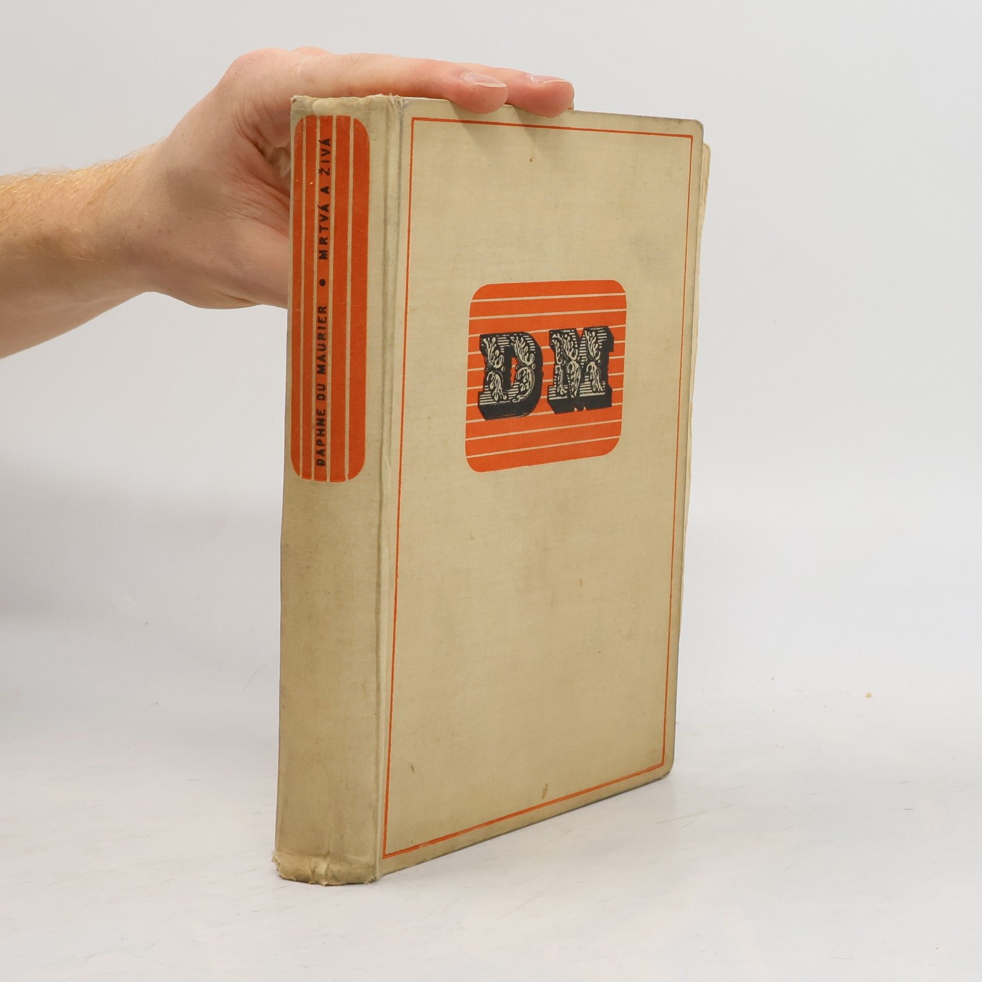 Daphne du Maurier Mrtvá a živá
