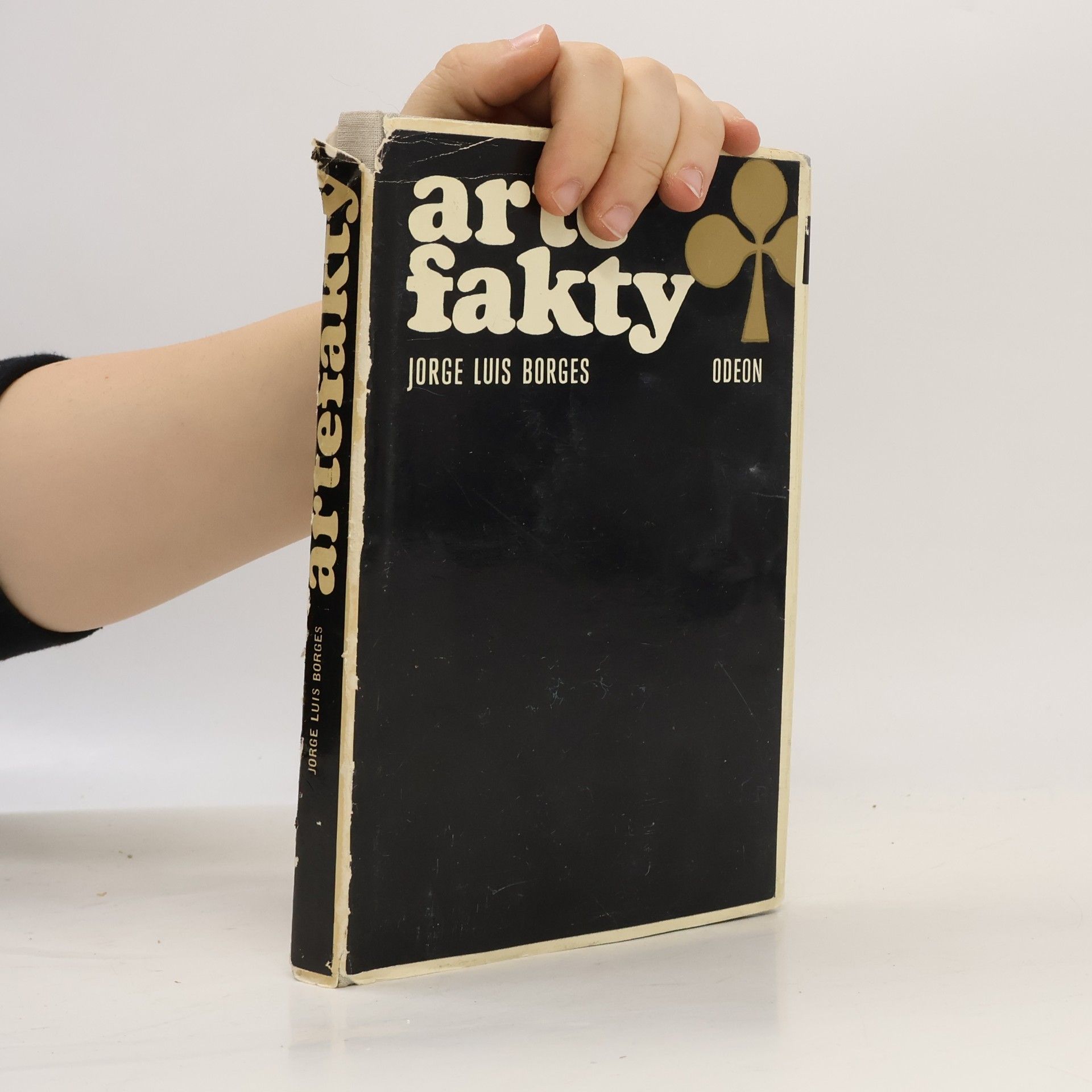 Artefakty