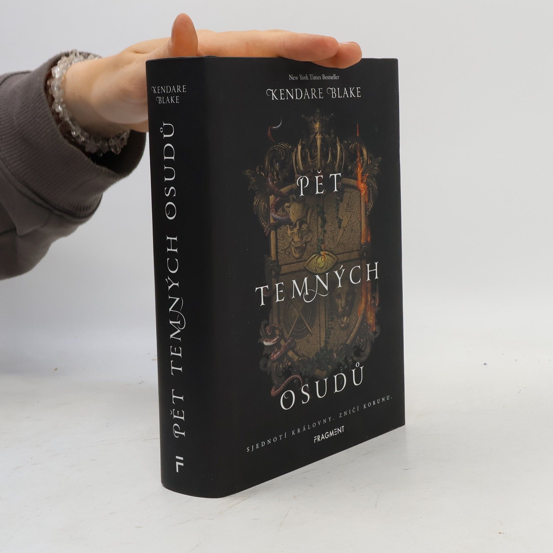 Kendare Blake Pět temných osudů