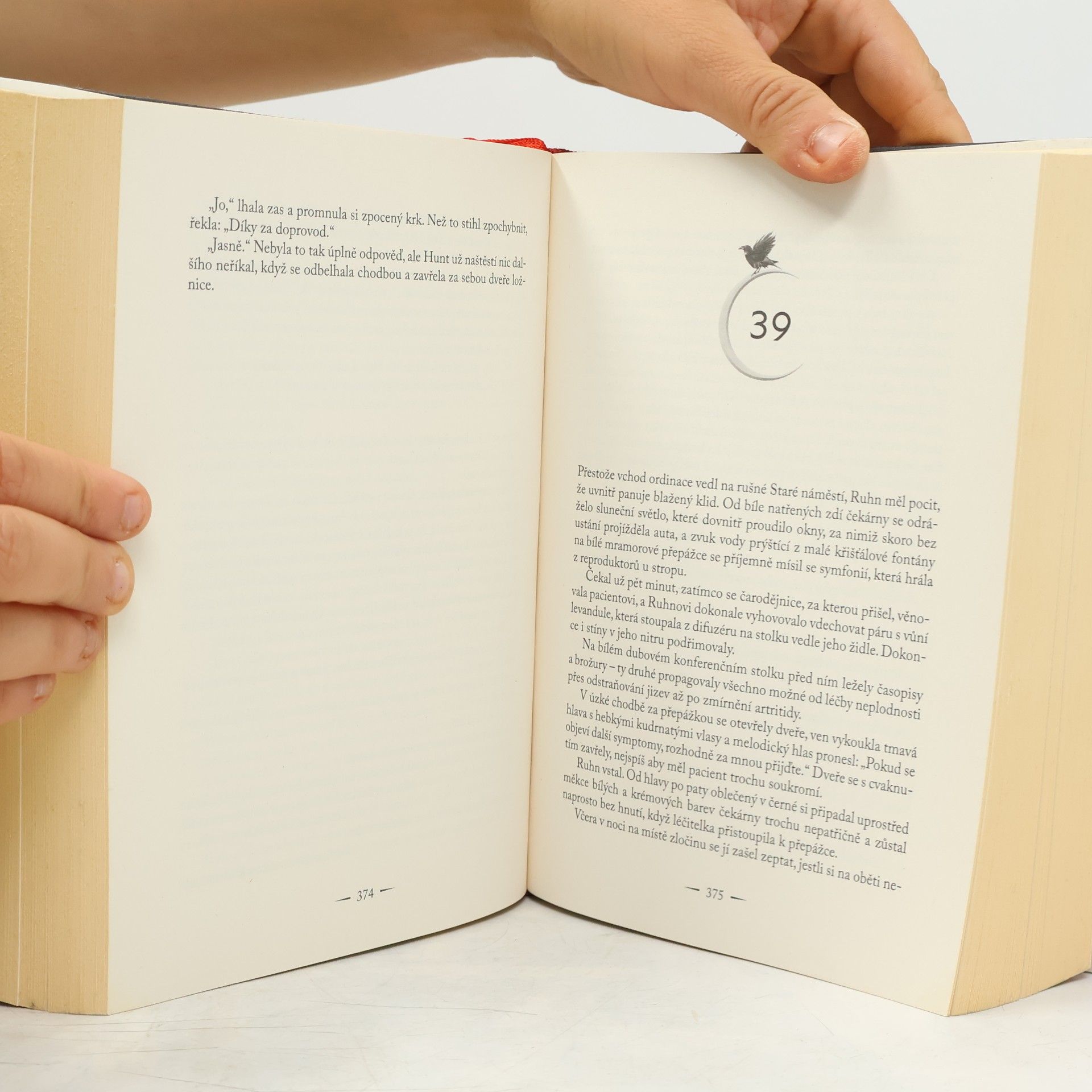 Sarah J. Maas Půlměsíční město. Rod země a krve
