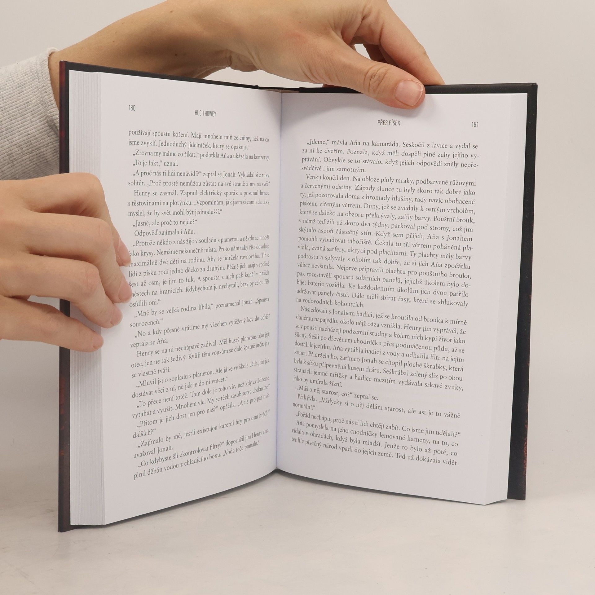 Hugh Howey Přes písek