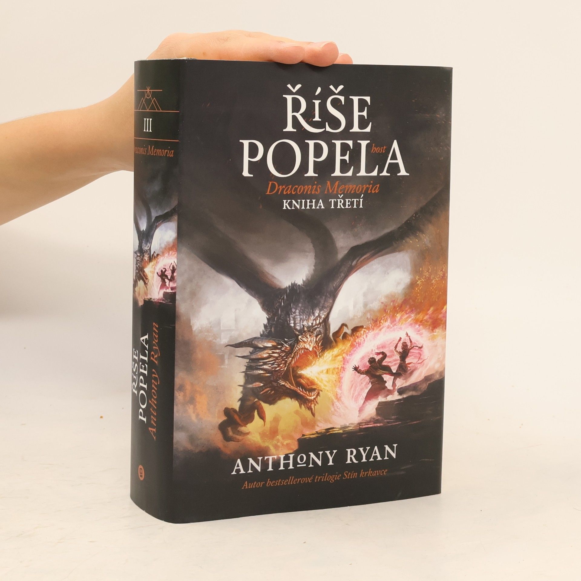 Anthony Ryan Říše popela