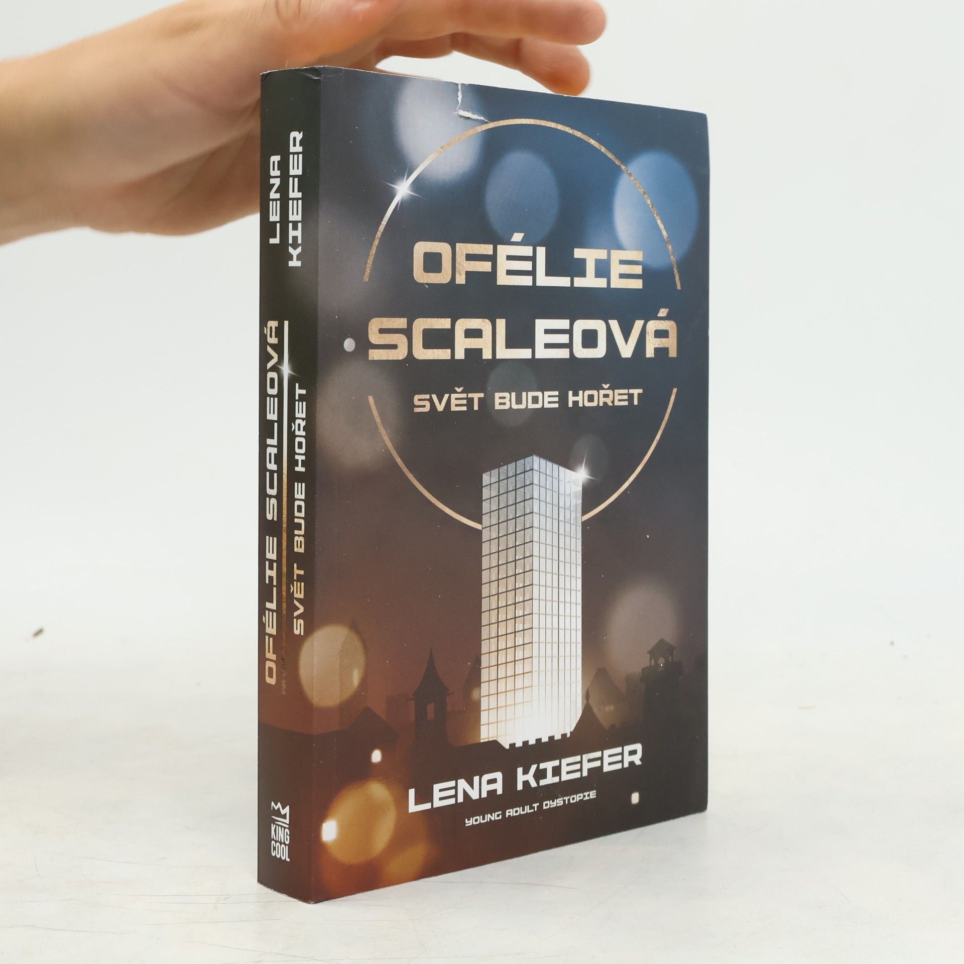 Lena Kiefer Ofélie Scaleová. Svět bude hořet