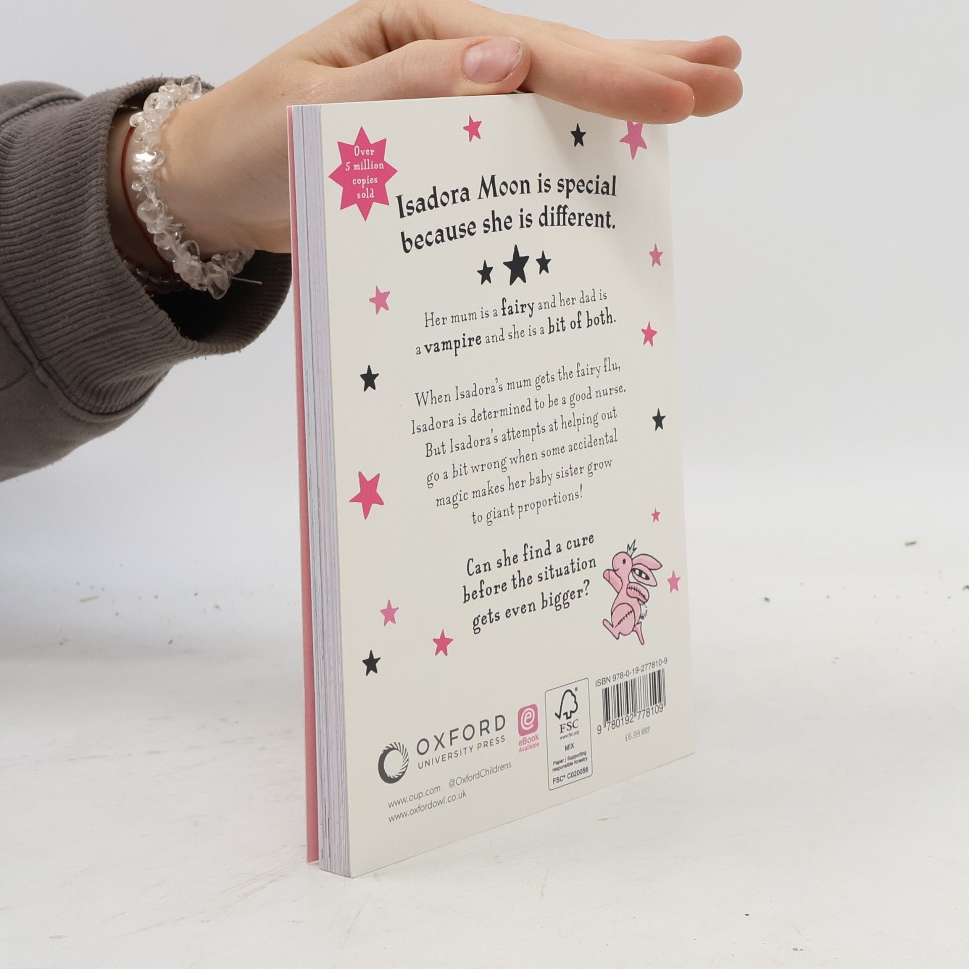 Harriet Muncaster Isadora Moon Helps Out