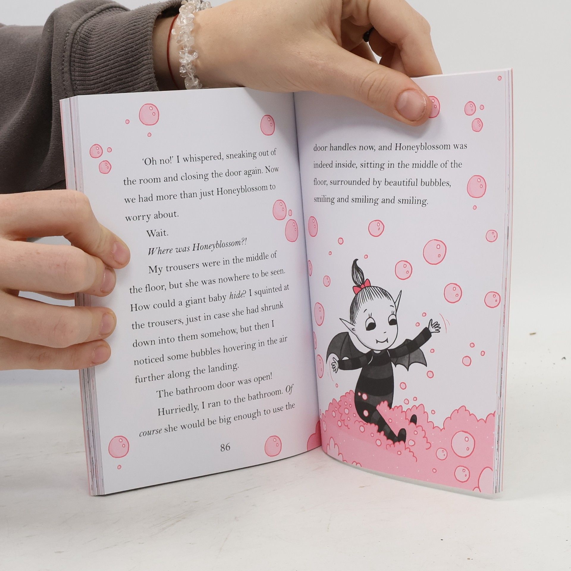 Harriet Muncaster Isadora Moon Helps Out