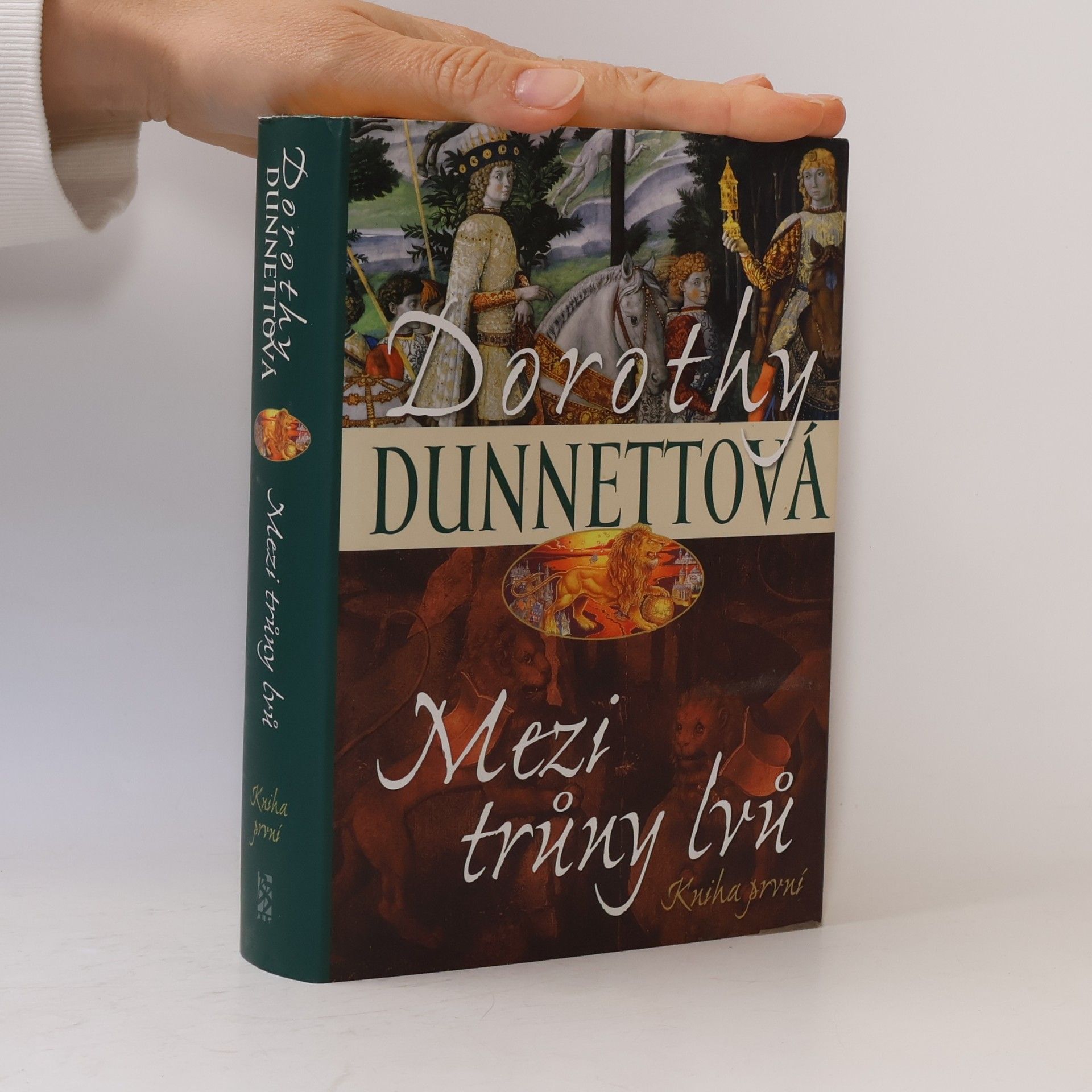 Mezi trůny lvů. Kniha první