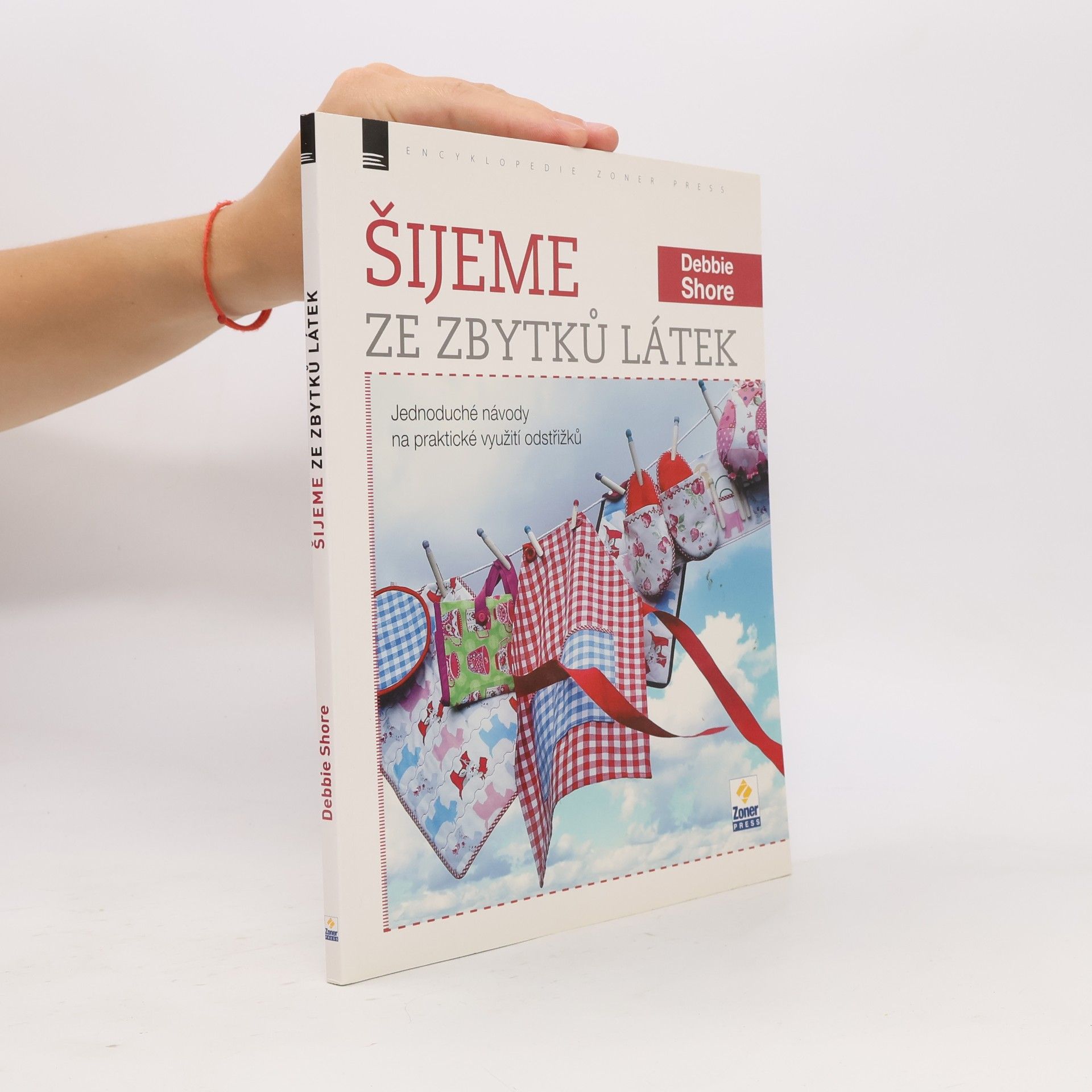 Šijeme ze zbytků látek: Jednoduché návody na praktické využití odstřižků