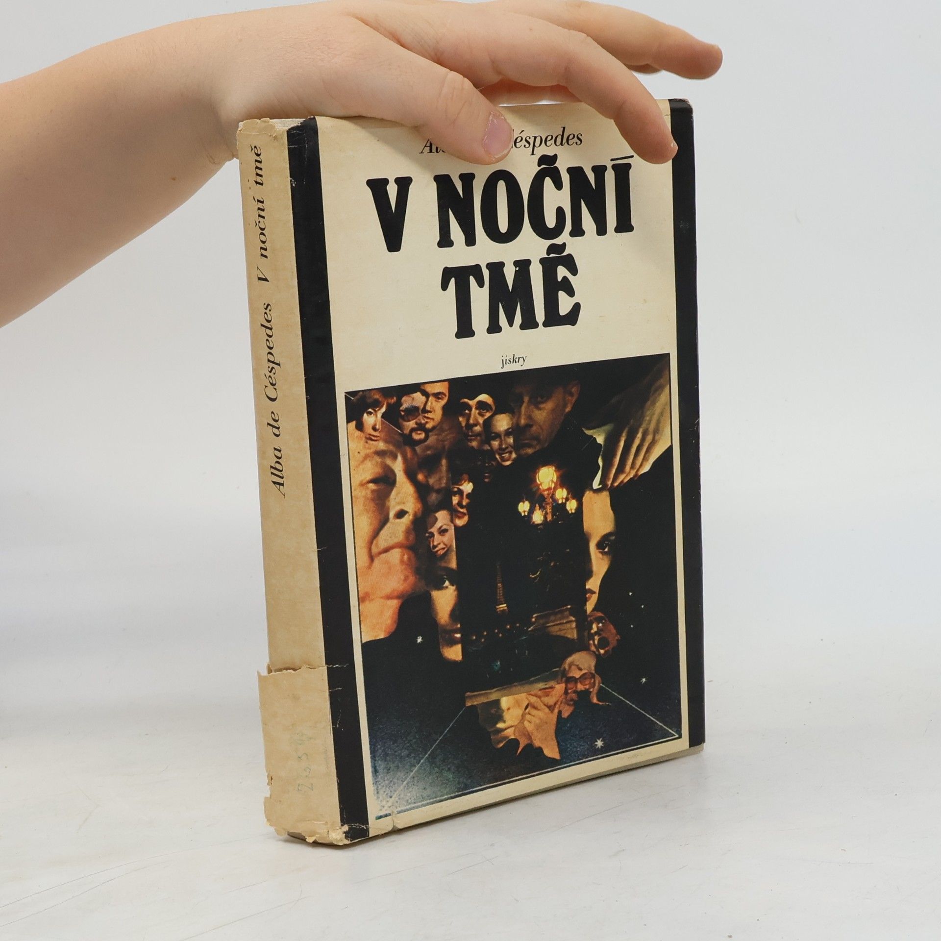 V noční tmě