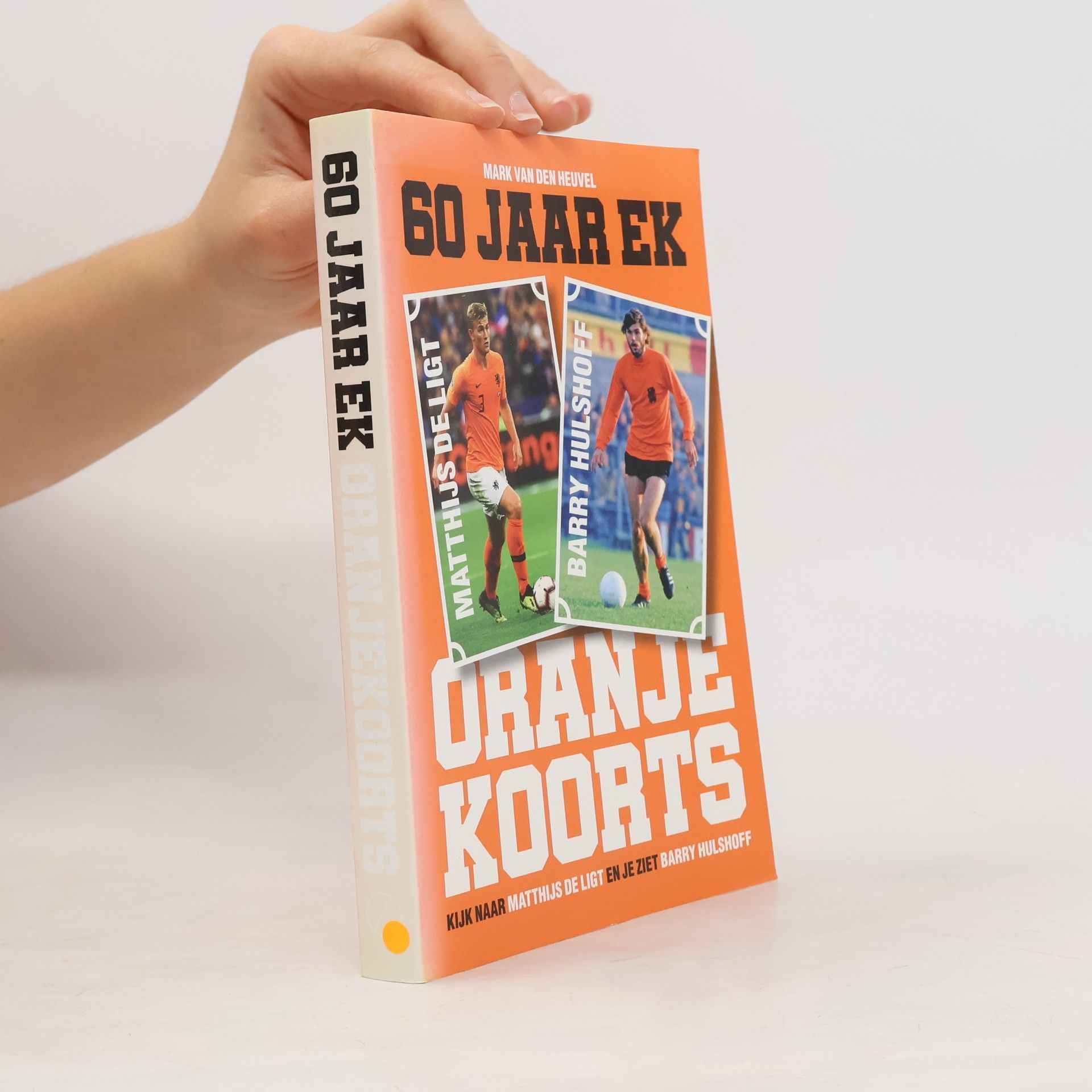 Mark van den Heuvel Oranjekoorts - 60 jaar EK voetbal. Kijk naar Matthijs de Ligt en je ziet Barry Hulshoff