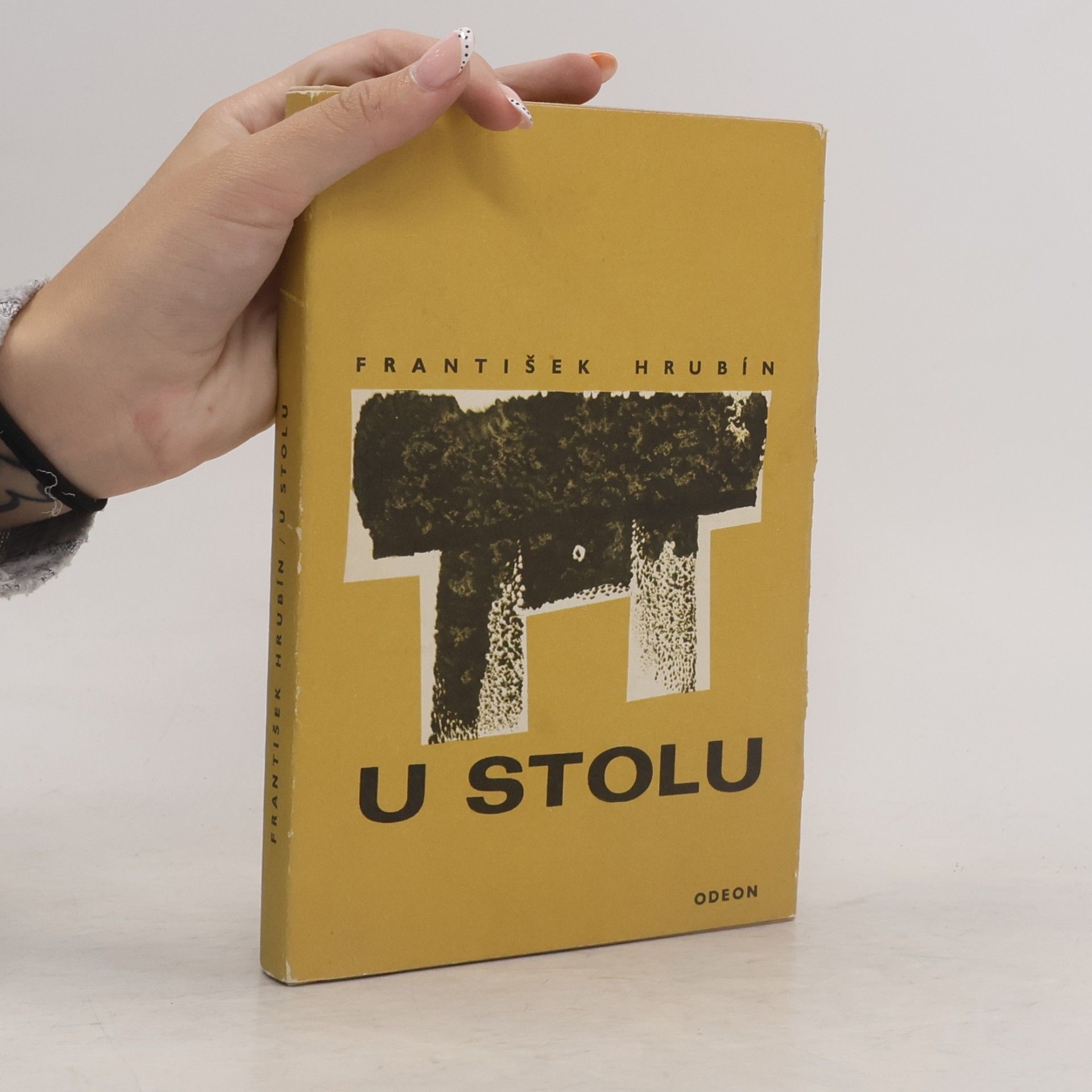 František Hrubín U stolu