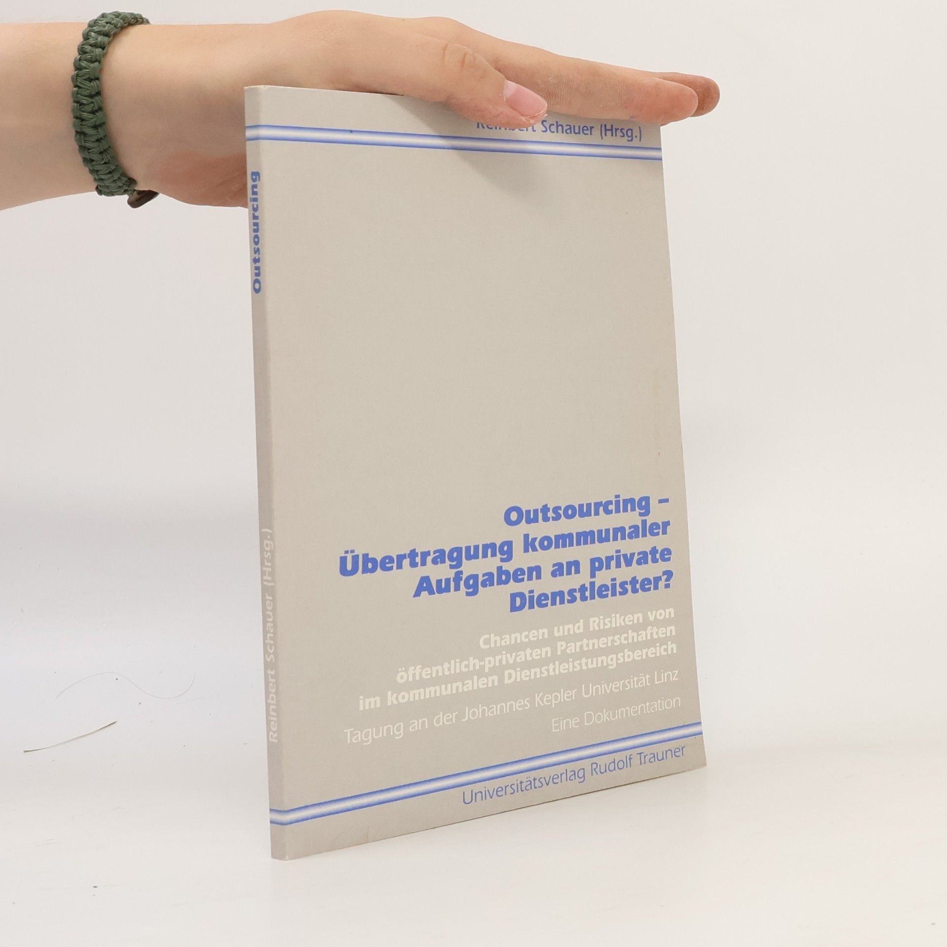 Outsourcing - Übertragung kommunaler Aufgaben an private Dienstleister?