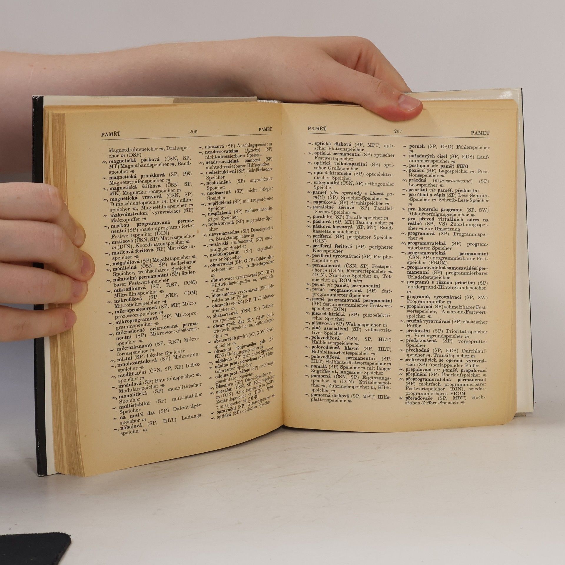 Oldřich Minihofer Česko-německý slovník výpočetní techniky = Tschechisch-deutsches Wörterbuch der Datentechnik