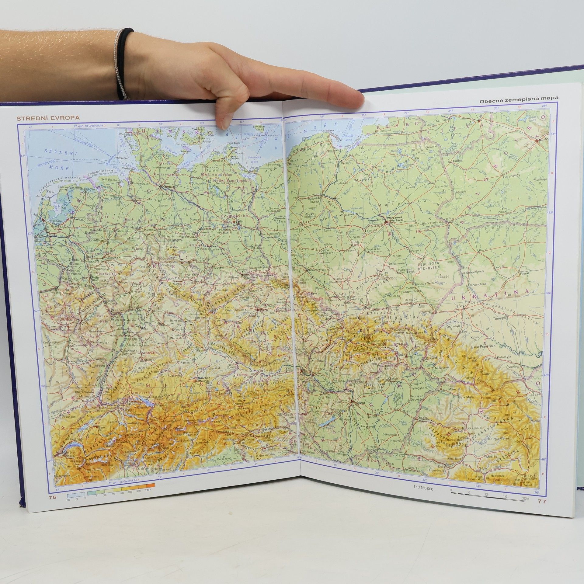 Kolektiv autorů Školní atlas světa