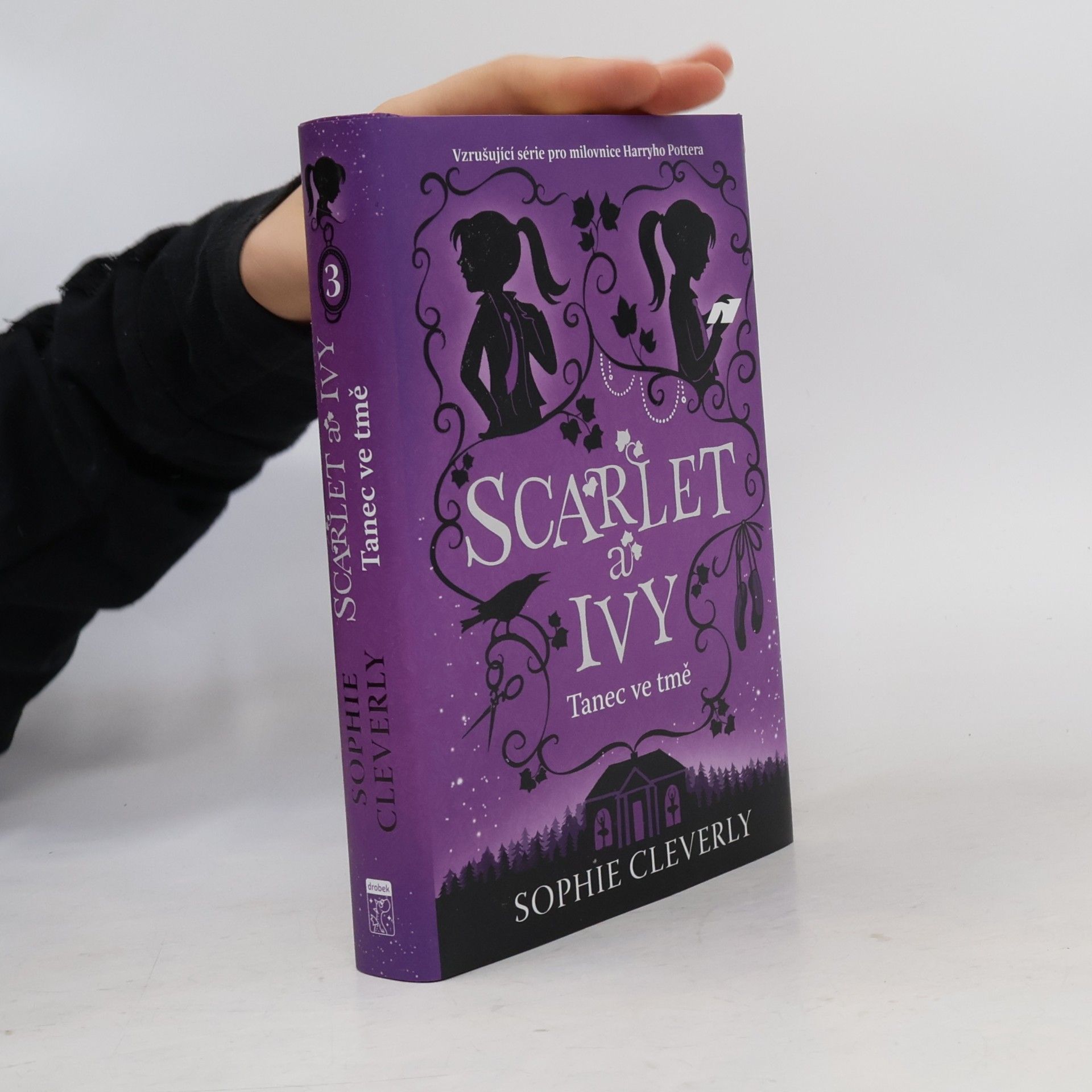 Sophie Cleverly Scarlet a Ivy. Tanec ve tmě