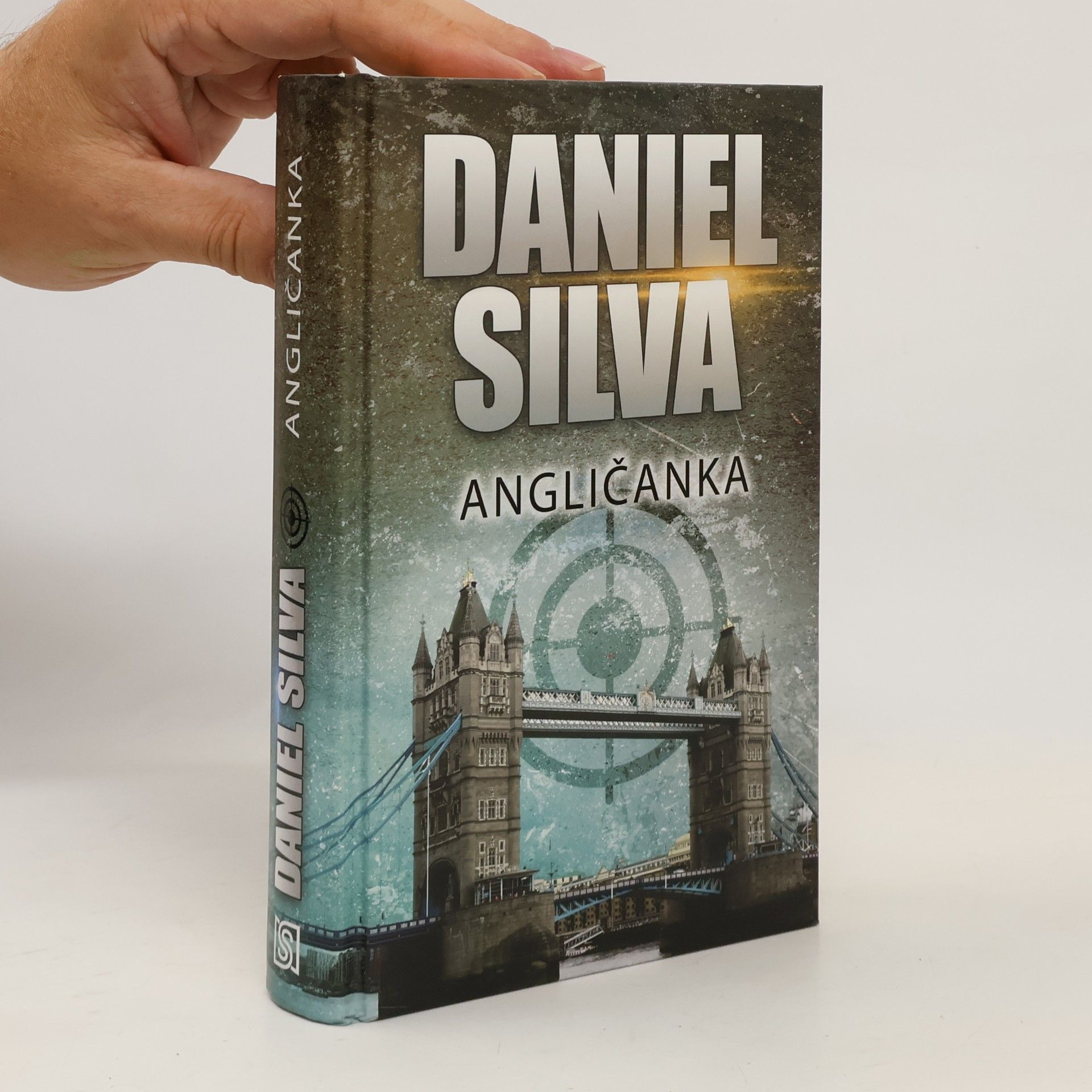 Daniel Silva Angličanka
