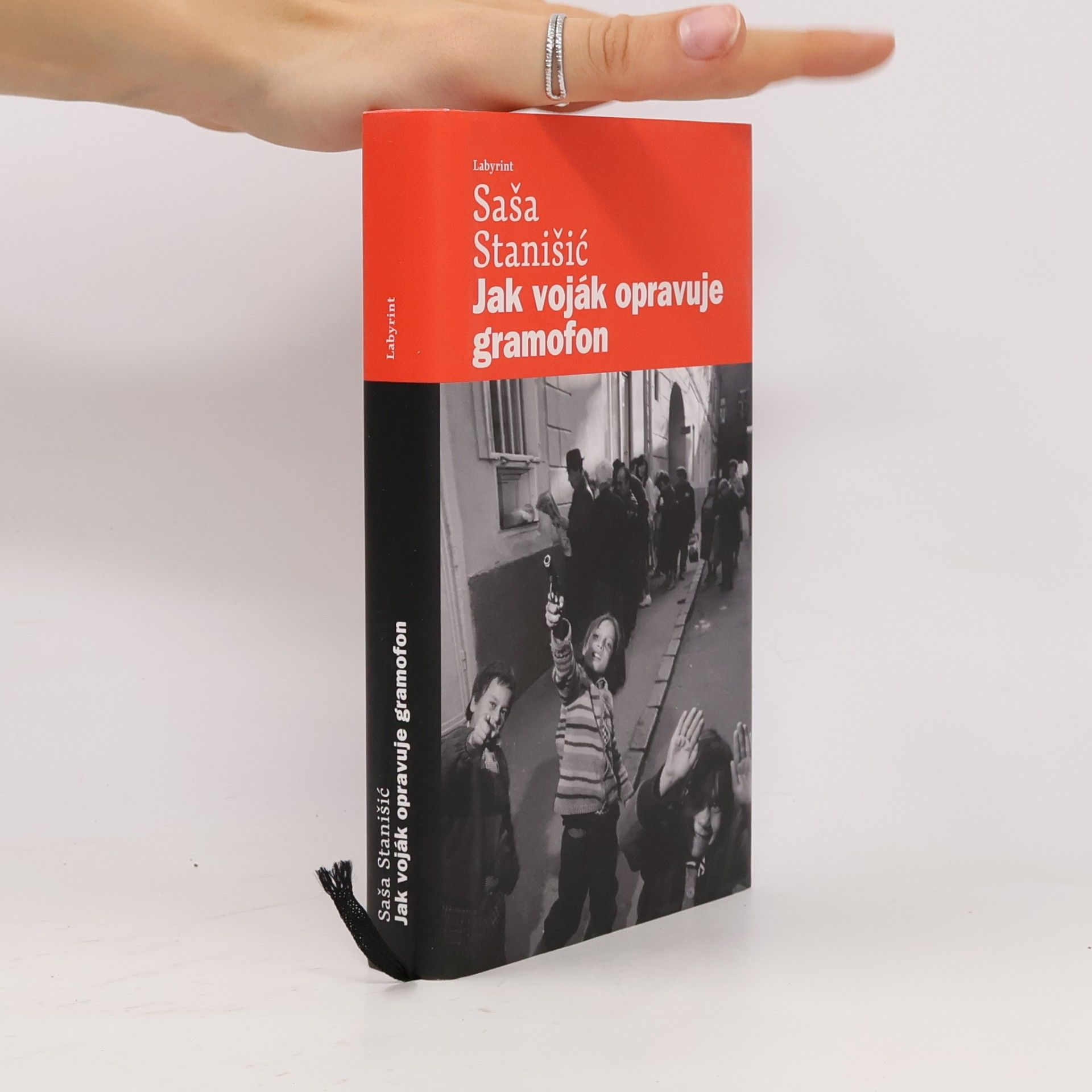 Saša Stanišić Jak voják opravuje gramofon