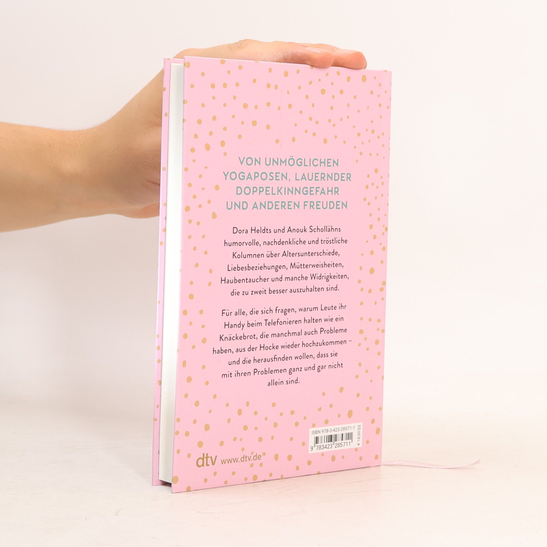 Dora Heldt Frauen mittleren Alters, die zu viel sitzen: Kolumnen | Ein perfektes Gute-Laune-Buch für alle, die mit dem Altern hadern. Lustig, nachdenklich, überraschend und sehr unterhaltsam.