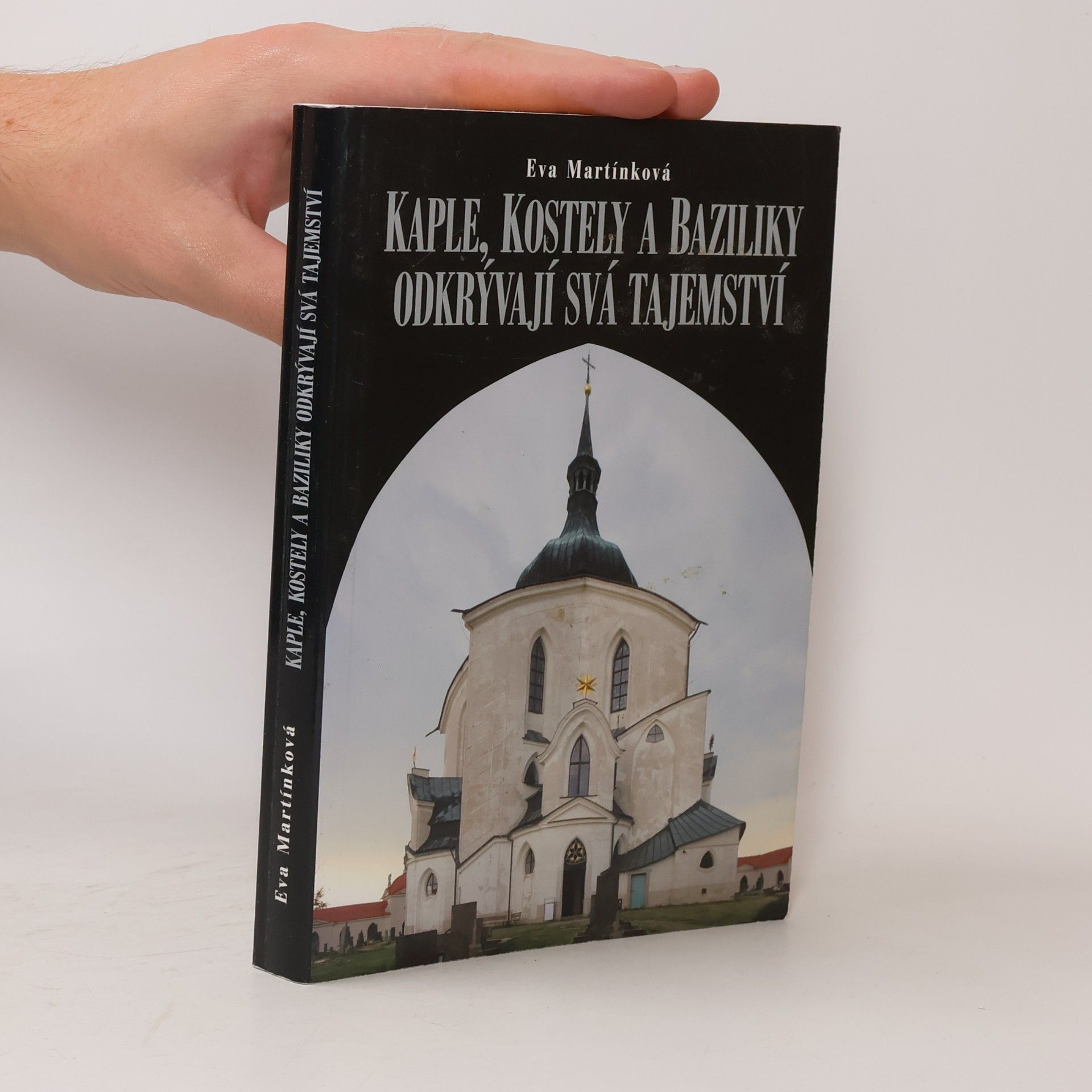 Eva Martínková Kaple, kostely a baziliky odkrývají svá tajemství