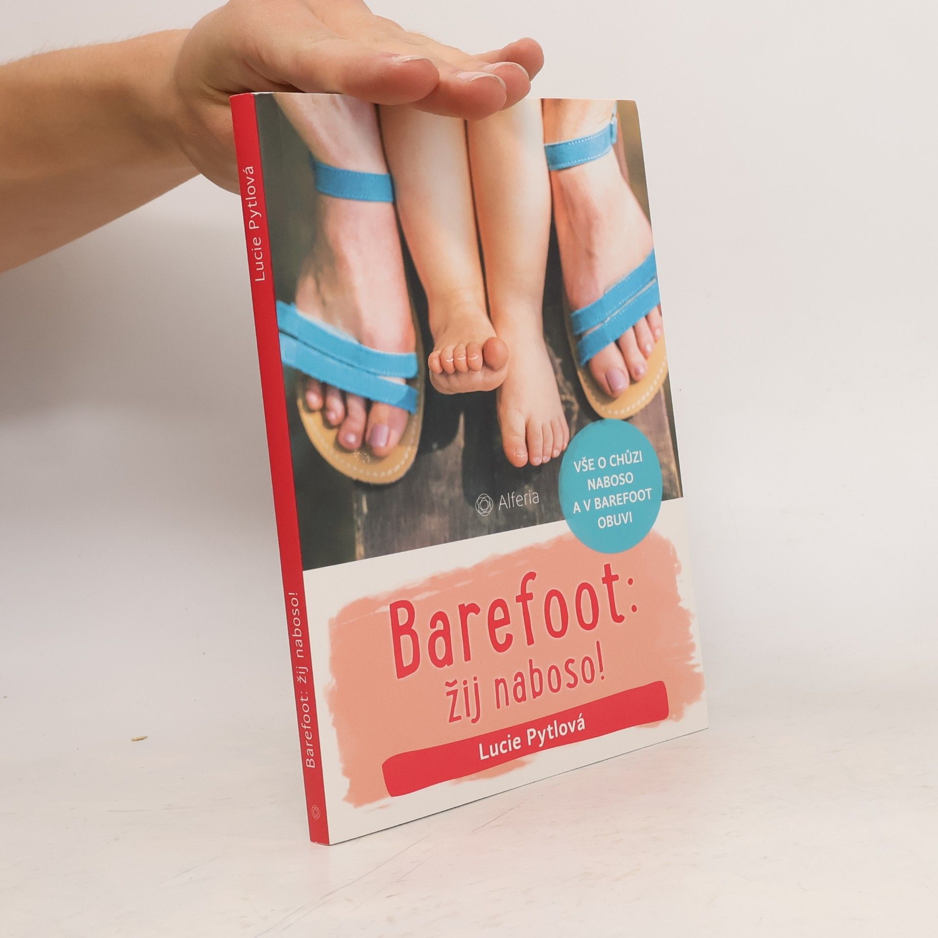Lucie Pytlová Barefoot: žij naboso! : vše o chůzi naboso a v barefoot obuvi