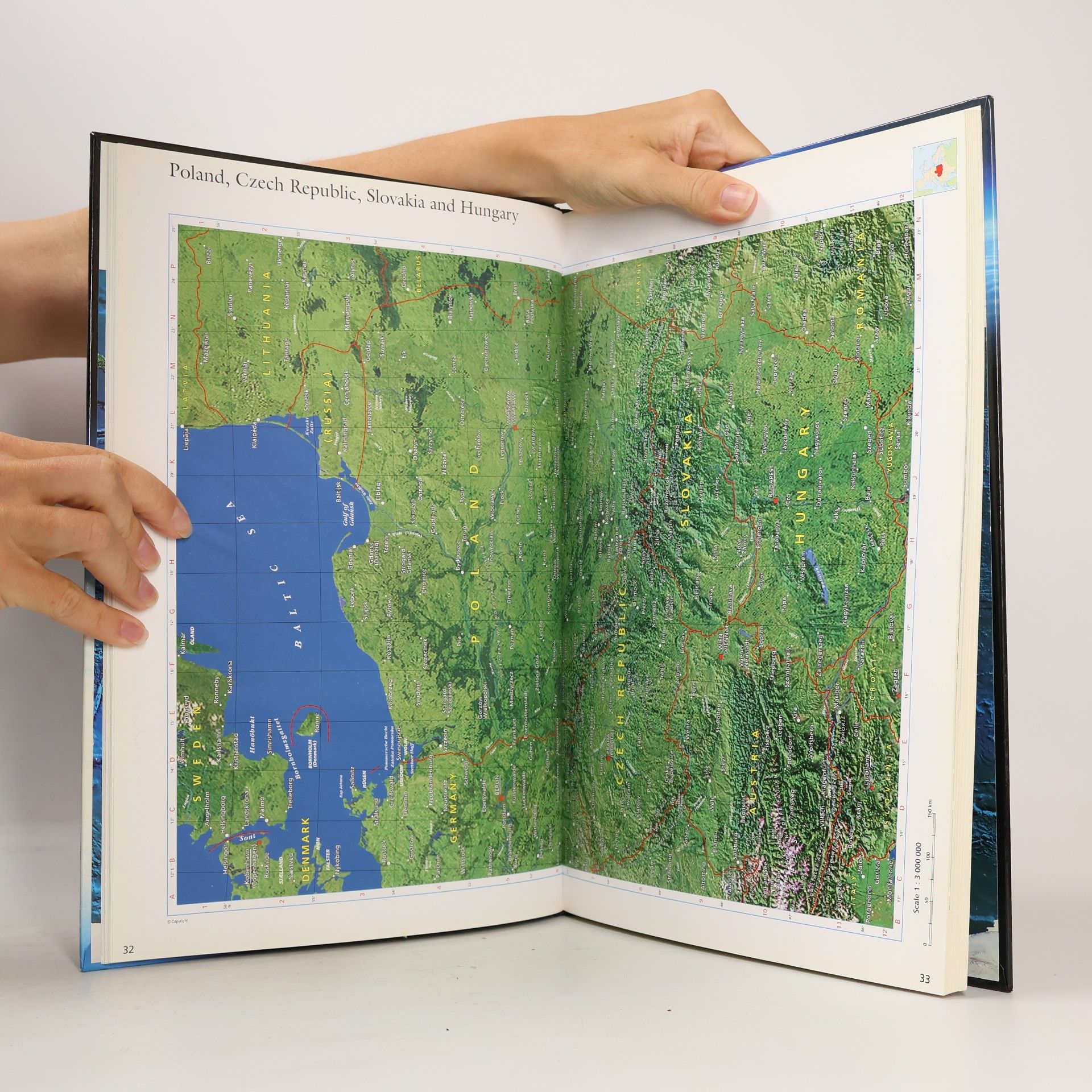 kolektiv The Cartographic Satellite Atlas of the World