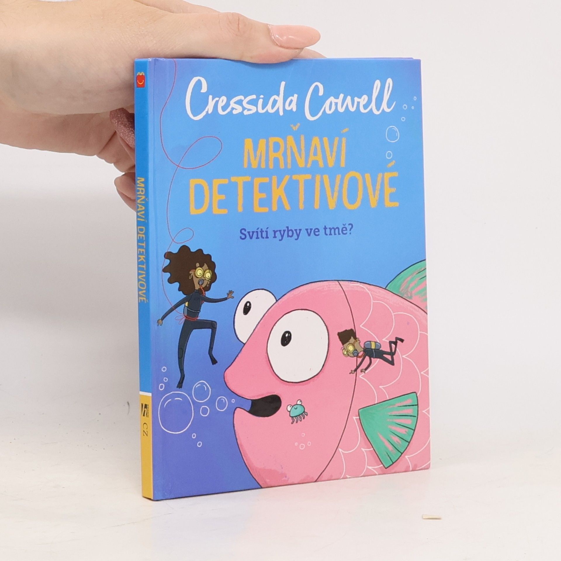 Cressida Cowell Mrňaví detektivové. Svítí ryby ve tmě?