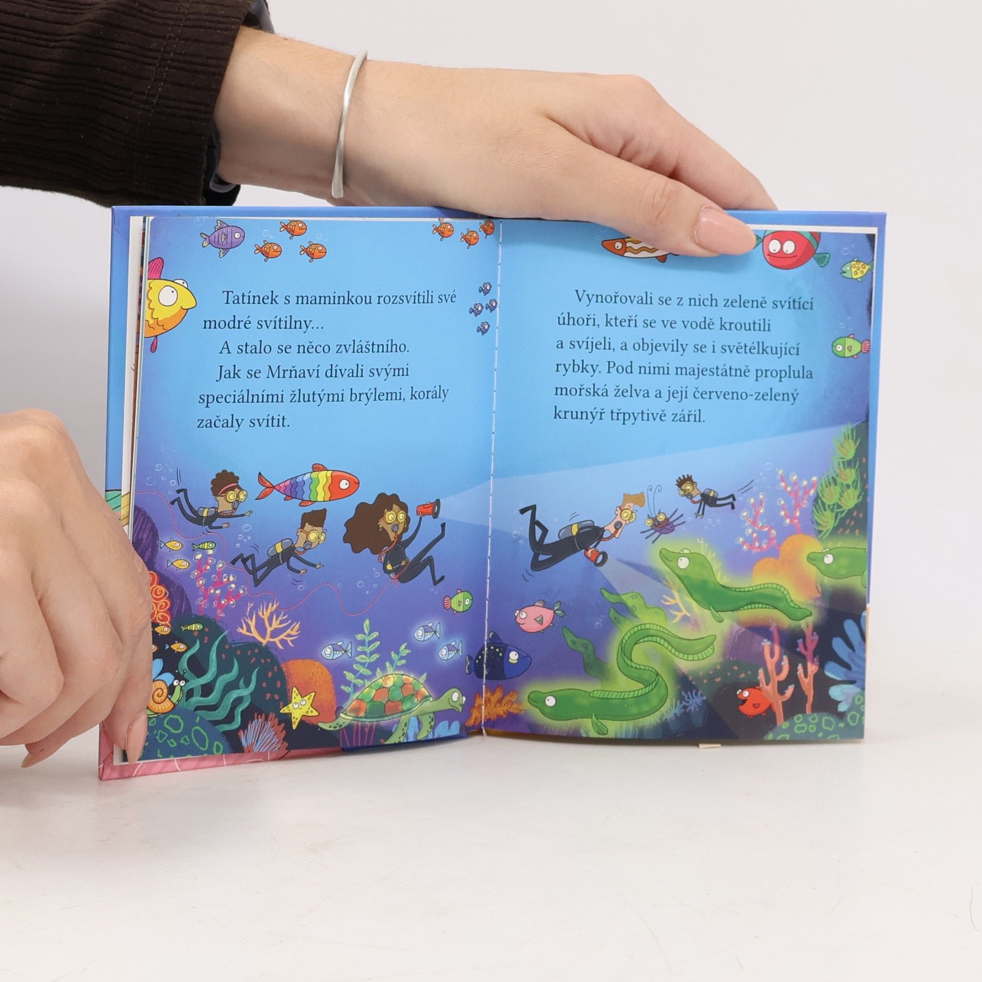 Cressida Cowell Mrňaví detektivové. Svítí ryby ve tmě?