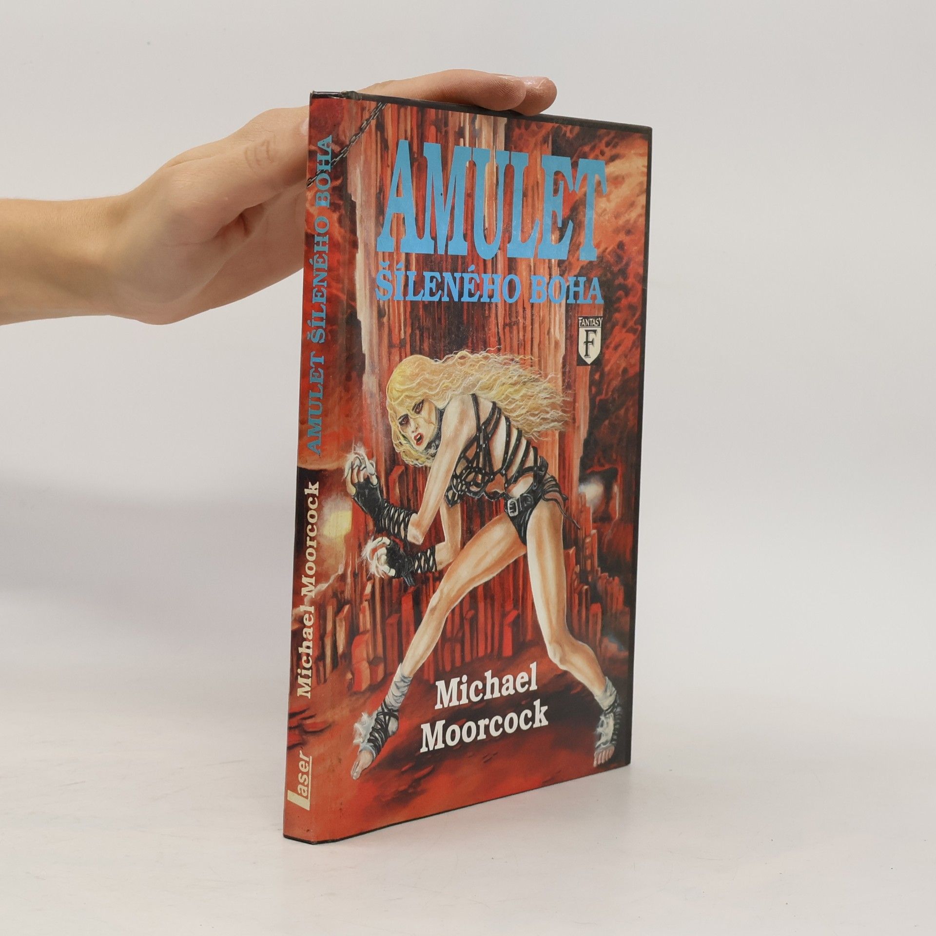Michael Moorcock Amulet šíleného boha
