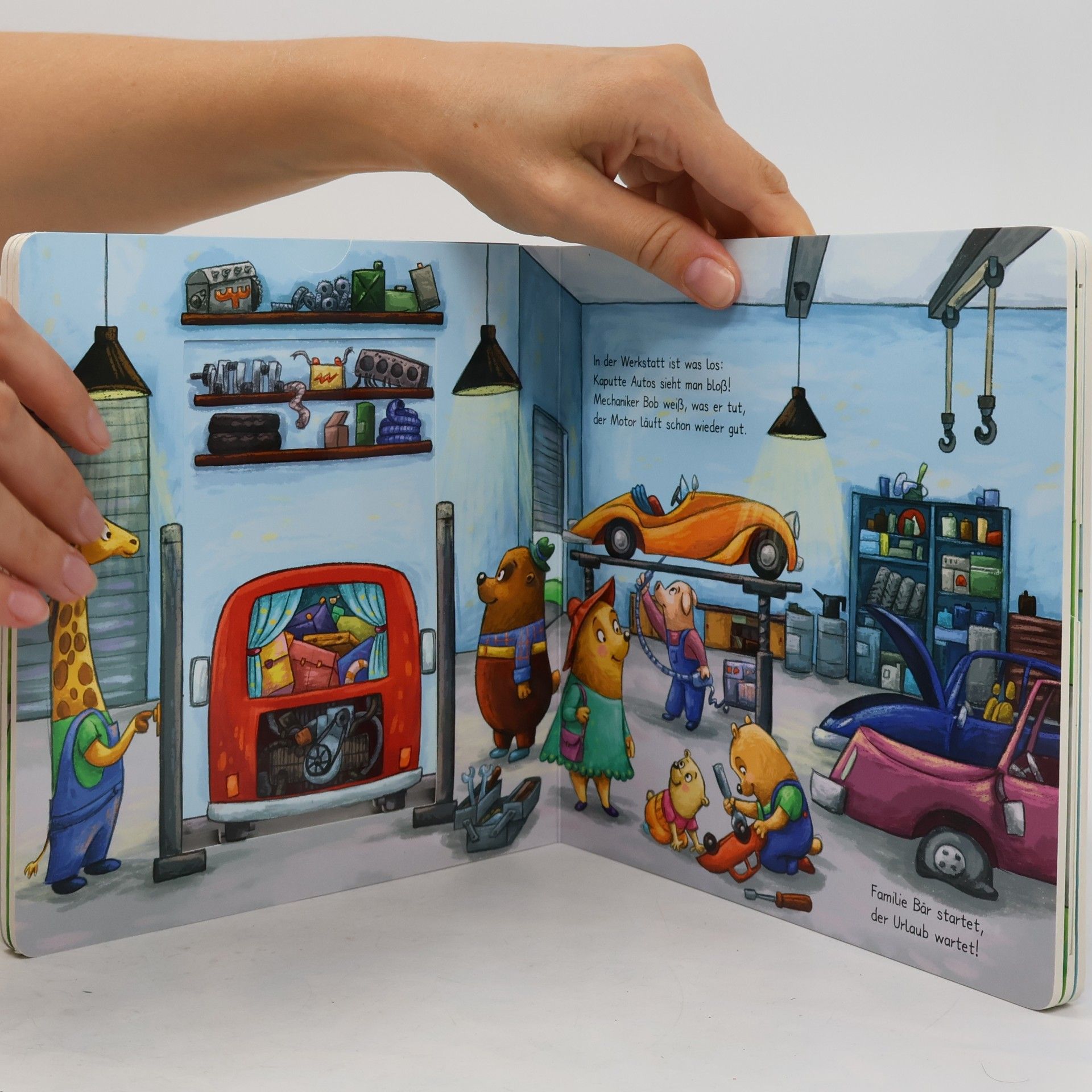 Larisa Lauber Mein Spielbuch mit lustigen Geräuschen - Familie Bär fährt los - Mit drei Geräuschen und tollen Ausziehseiten