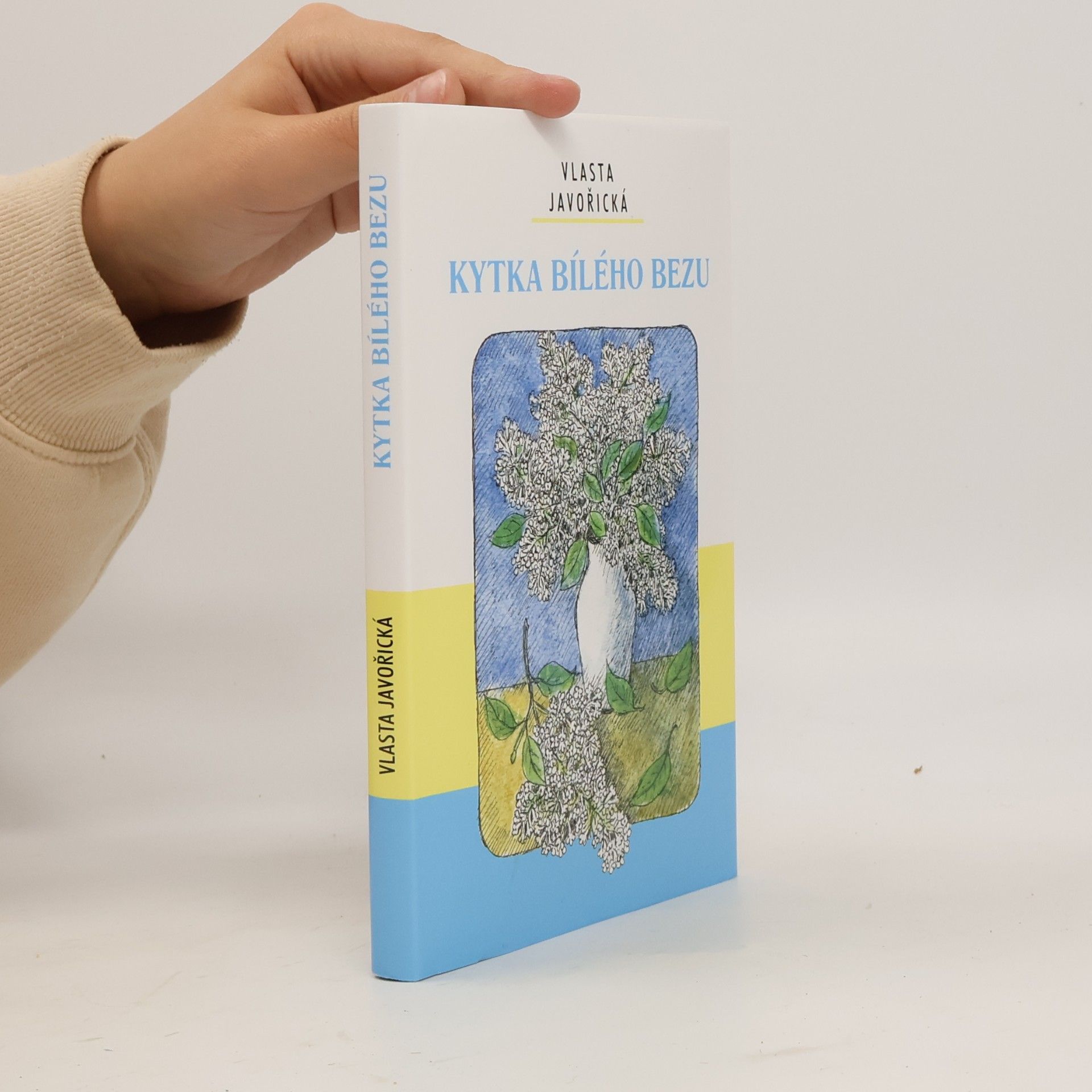 Kytka bílého bezu