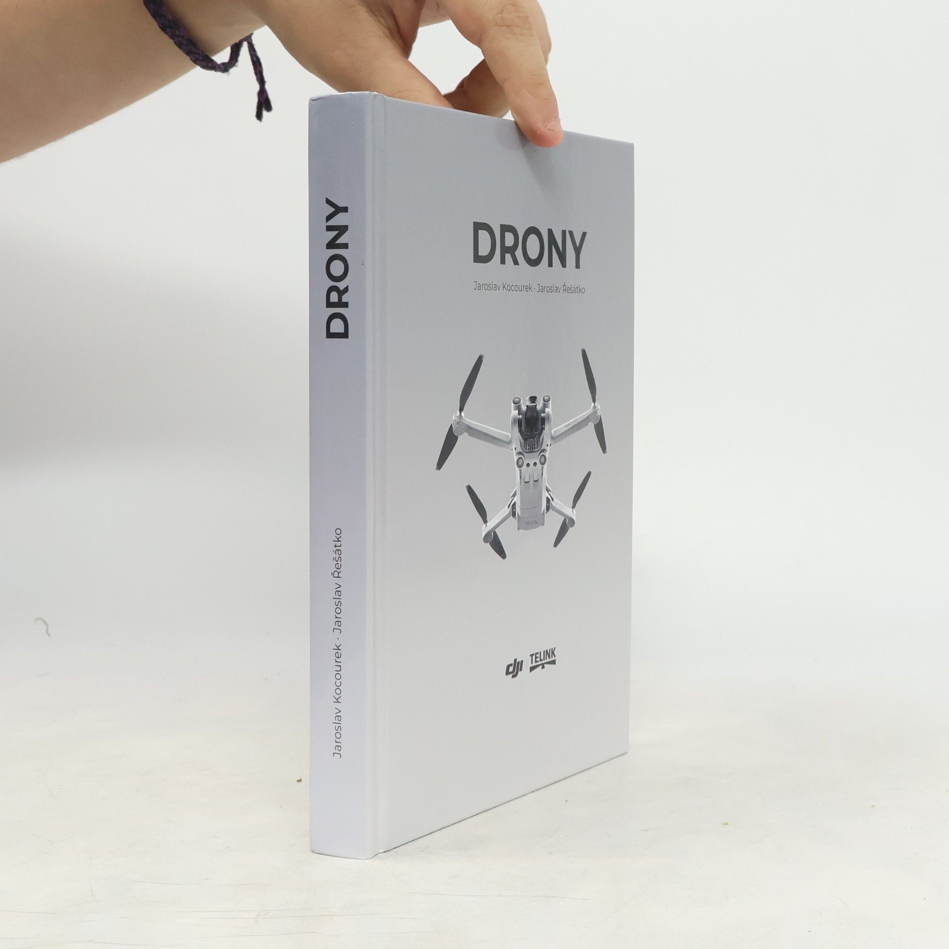 Jaroslav Řešátko Drony. Praktická příručka pro majitele dronů DJI