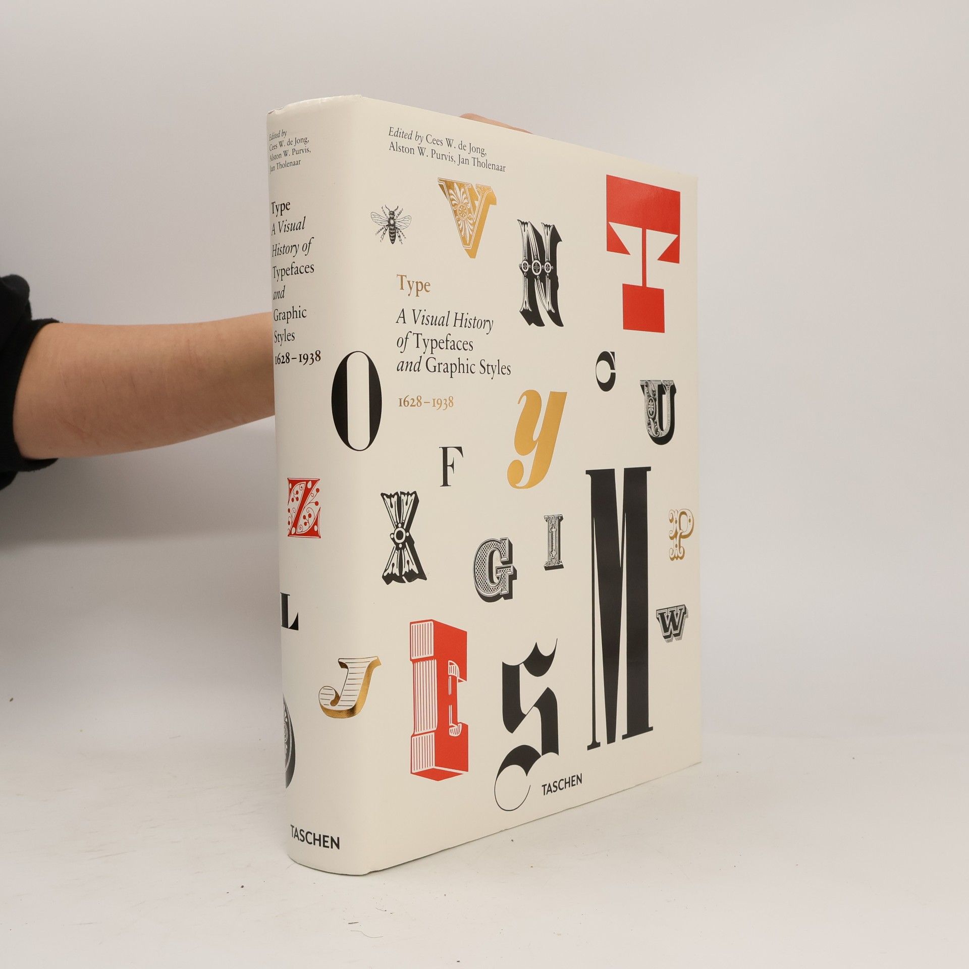 Jan Tholenaar Type. A Visual History of Typefaces & Graphic Styles 1628-1938