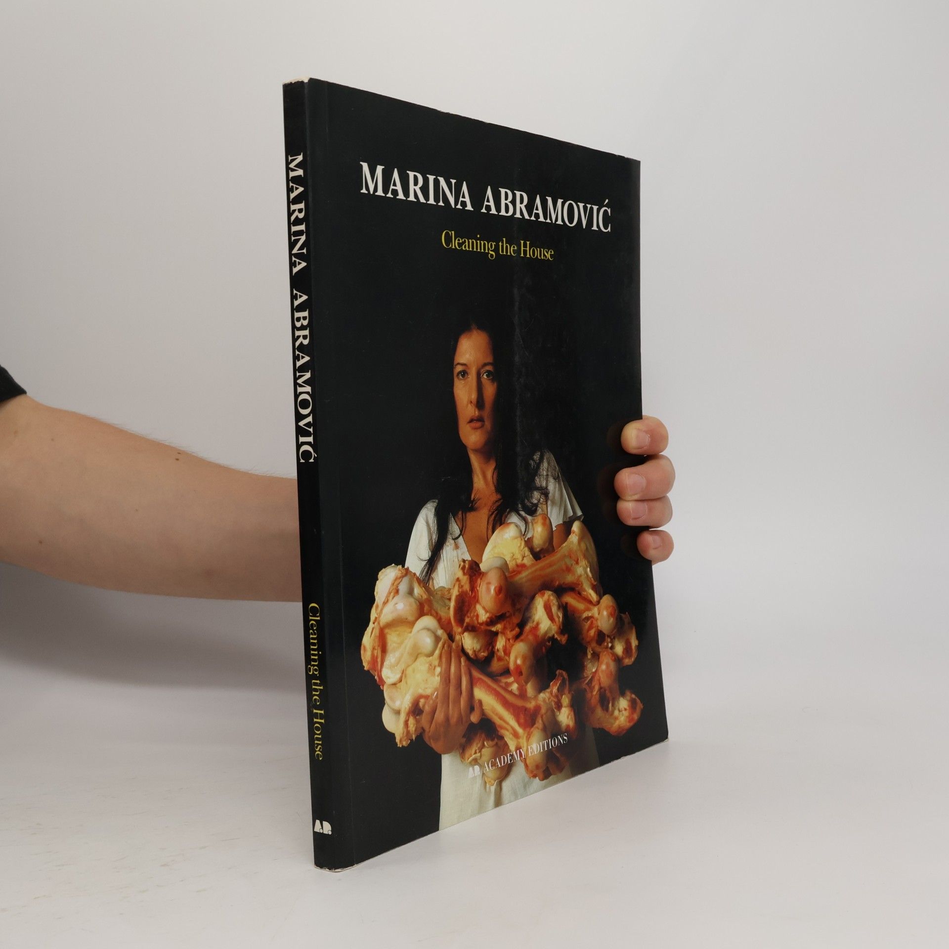 Marina Abramović Marina Abramovic - Cleaning the House
