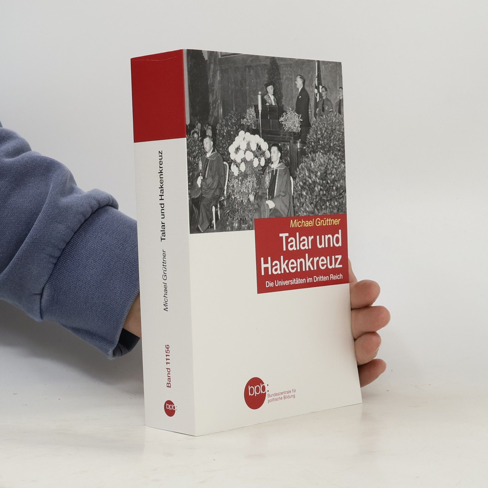 Talar und Hakenkreuz