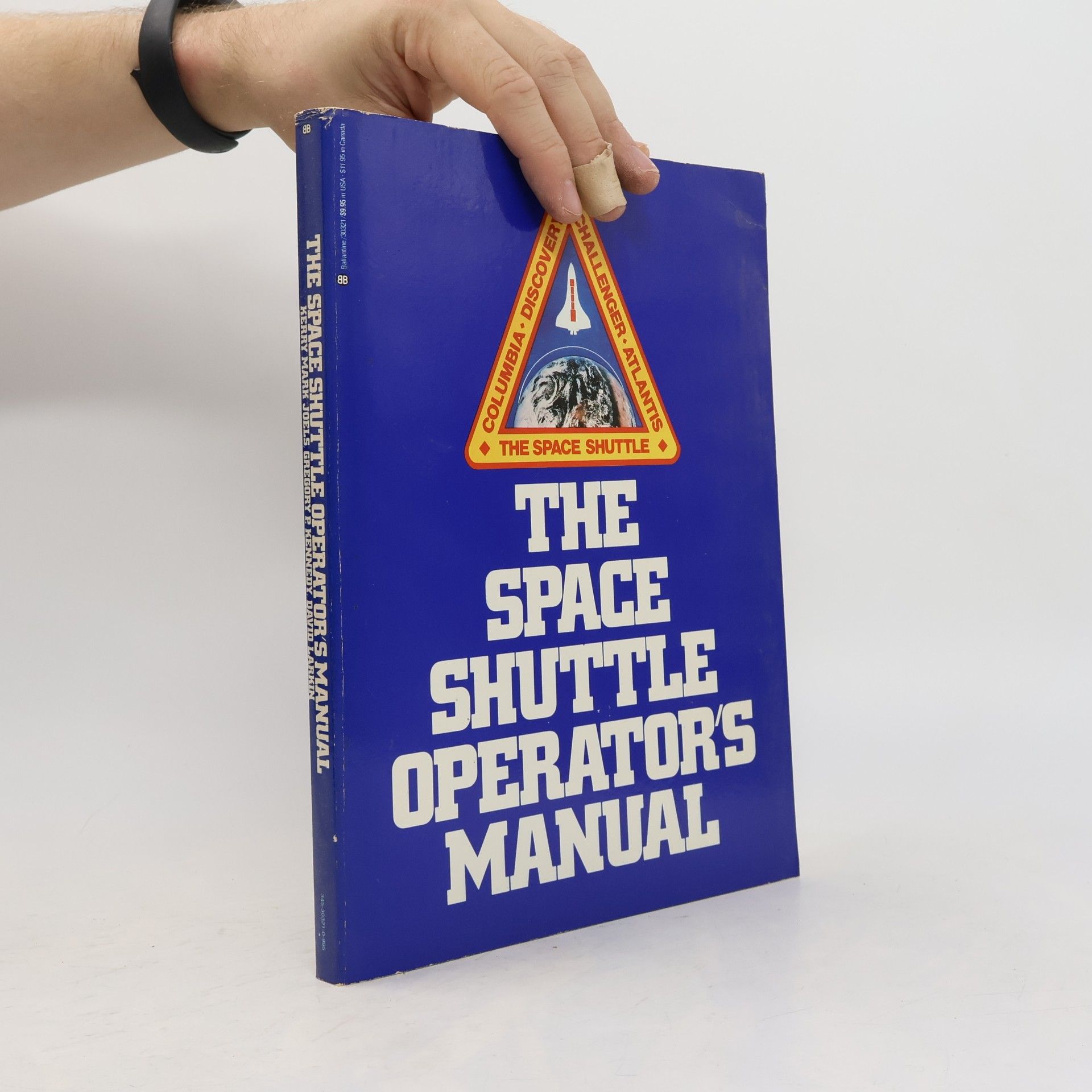Various authors The Space Shuttle Operator's Manual