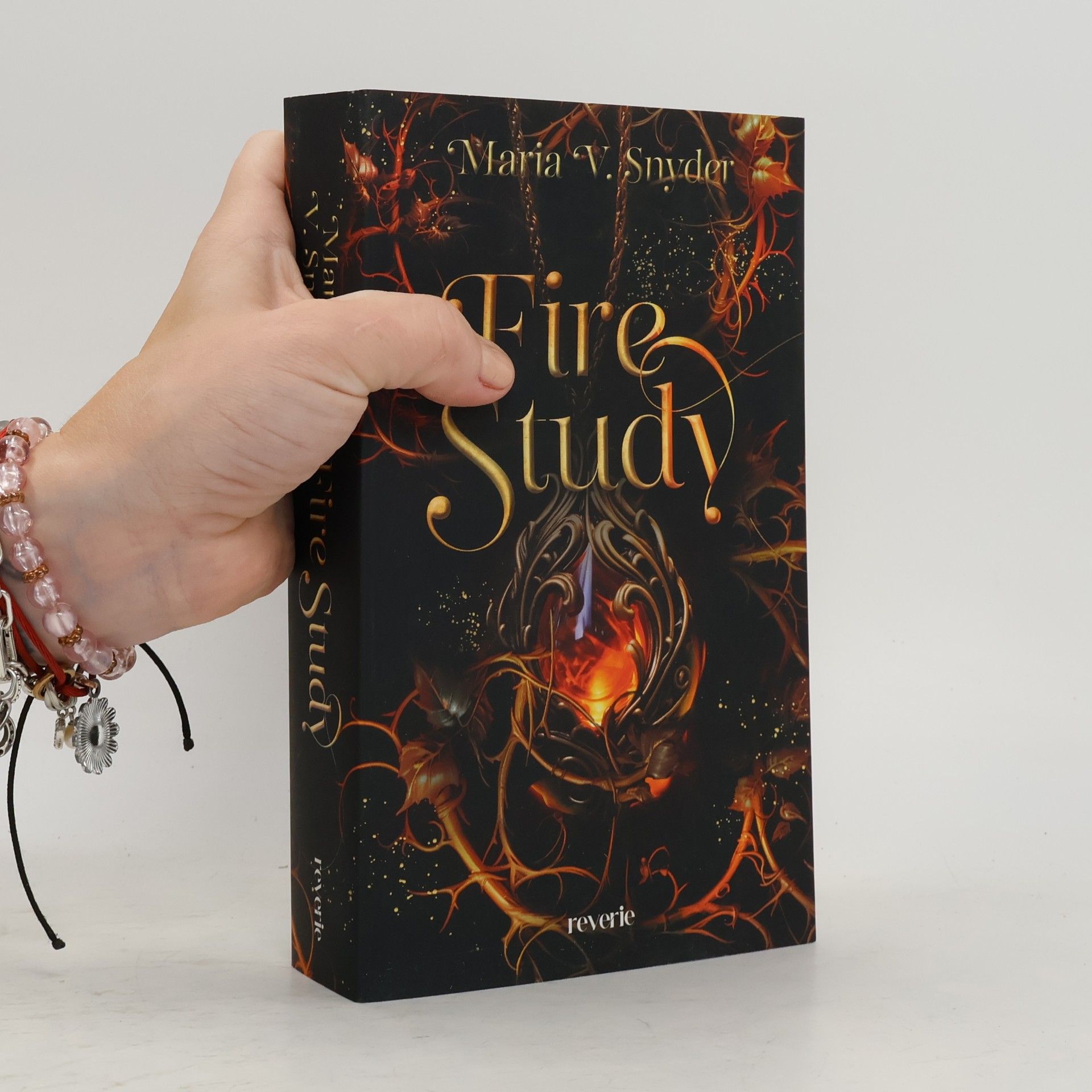 Maria V. Snyder Fire Study. Roman | Romantasy trifft auf Dark Academia