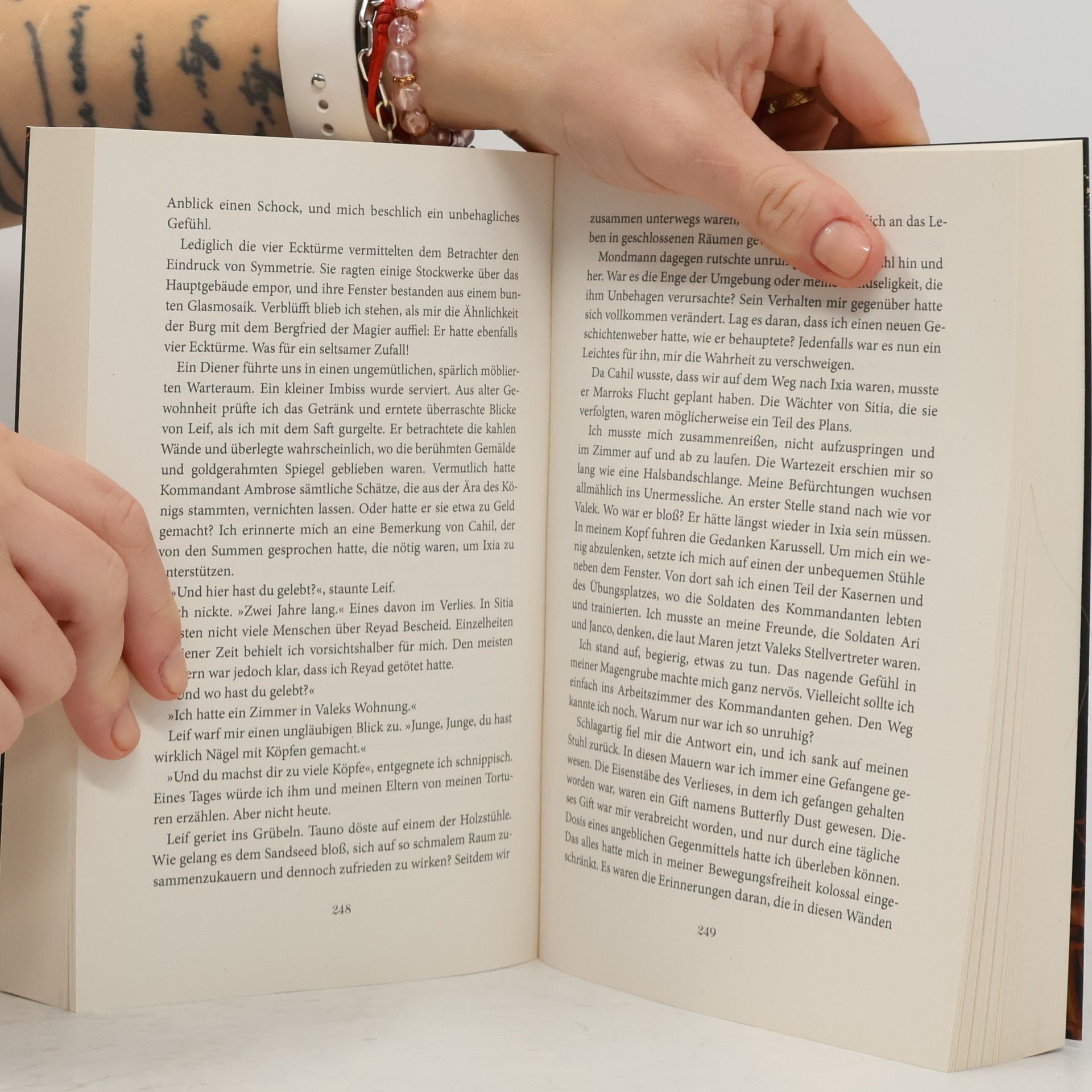 Maria V. Snyder Fire Study. Roman | Romantasy trifft auf Dark Academia