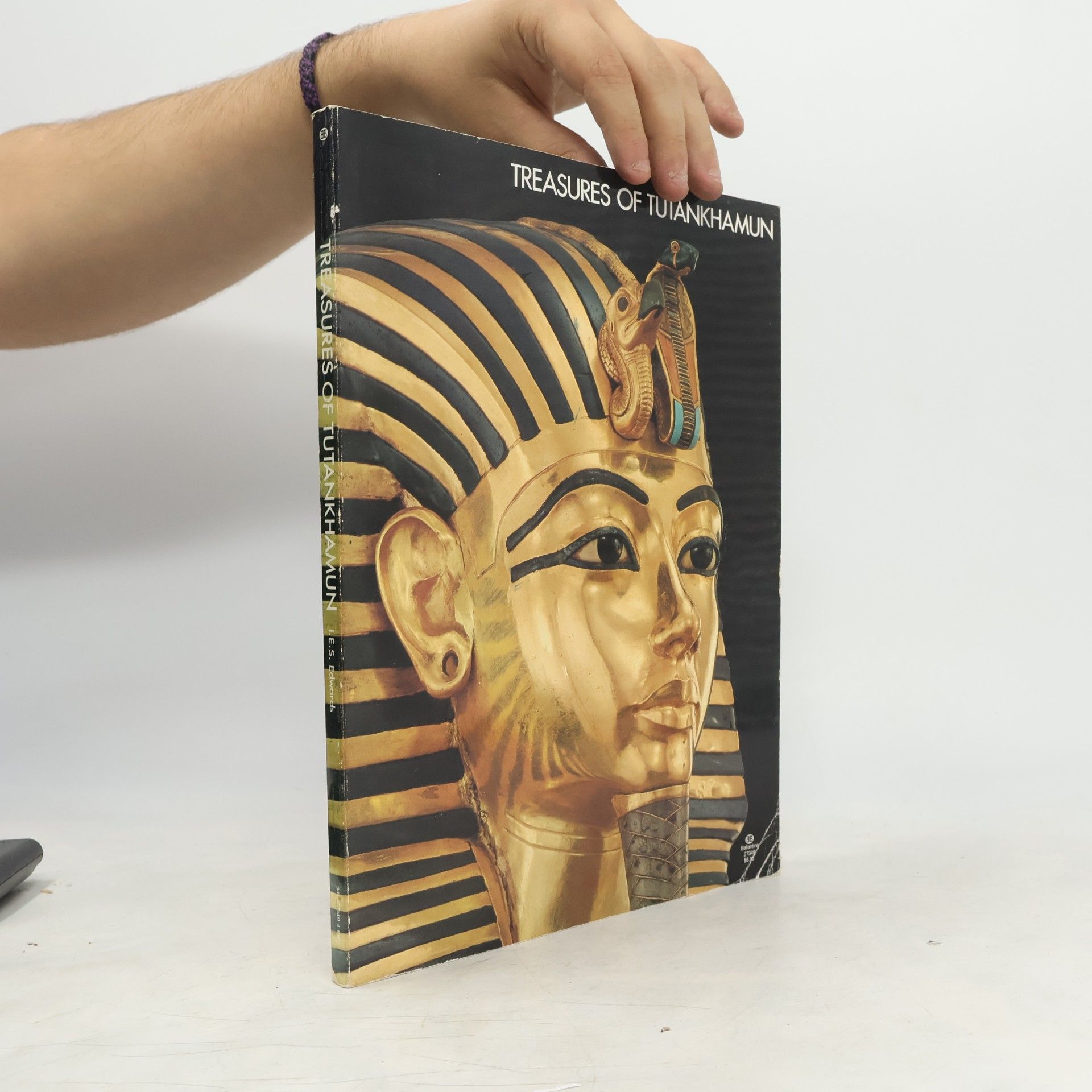 Joan K. Holt Treasures of Tutankhamun