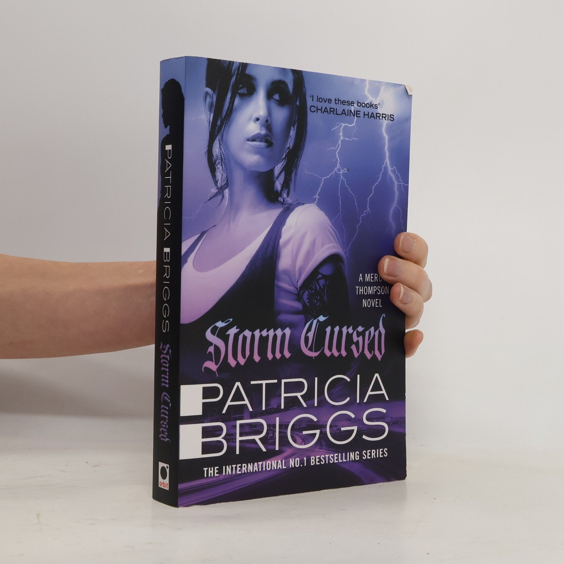 Patricia Briggs Storm Cursed
